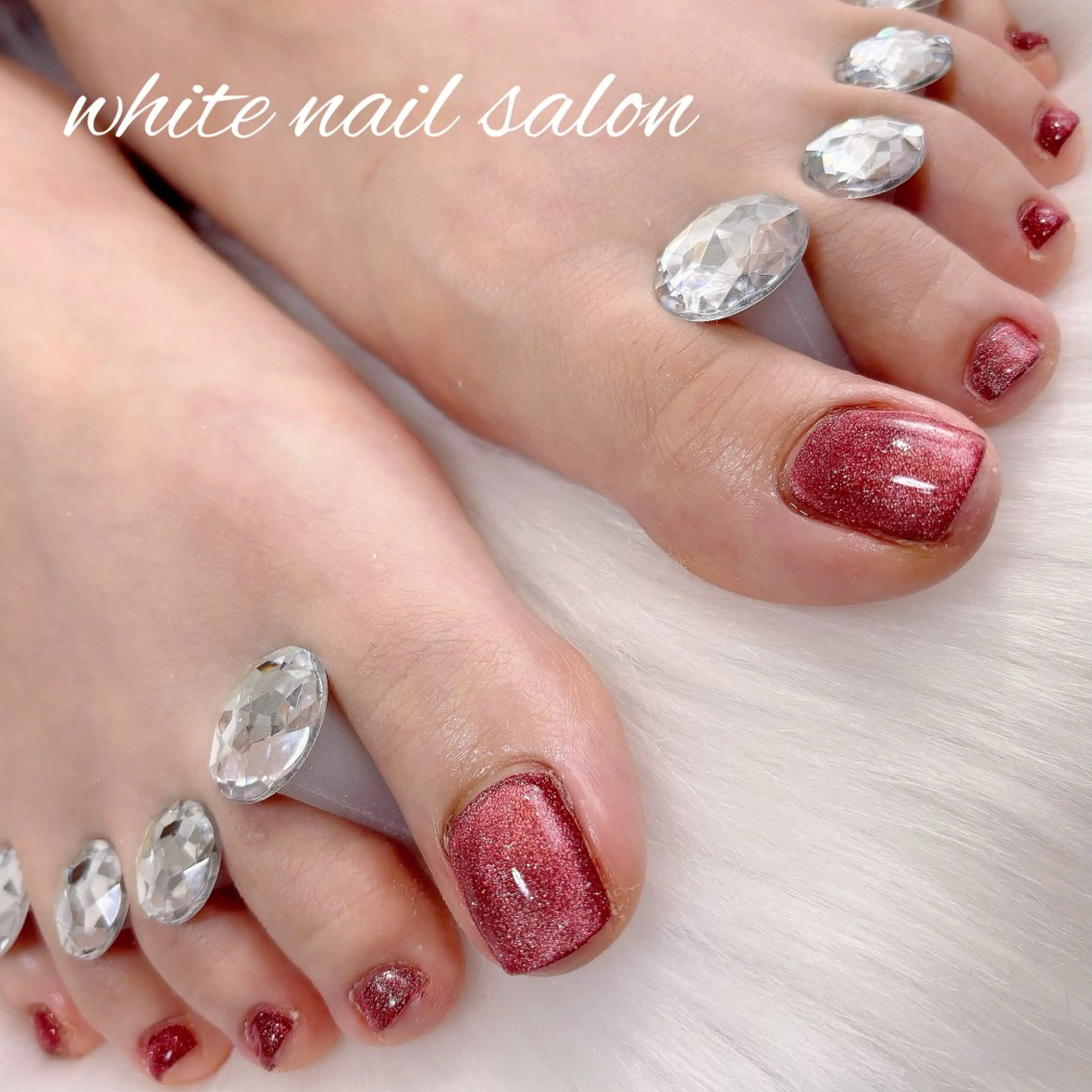 ネイル フットネイル ラメ(グリッター) マグネットネイル フットネイル white nail salonのネイルデザイン