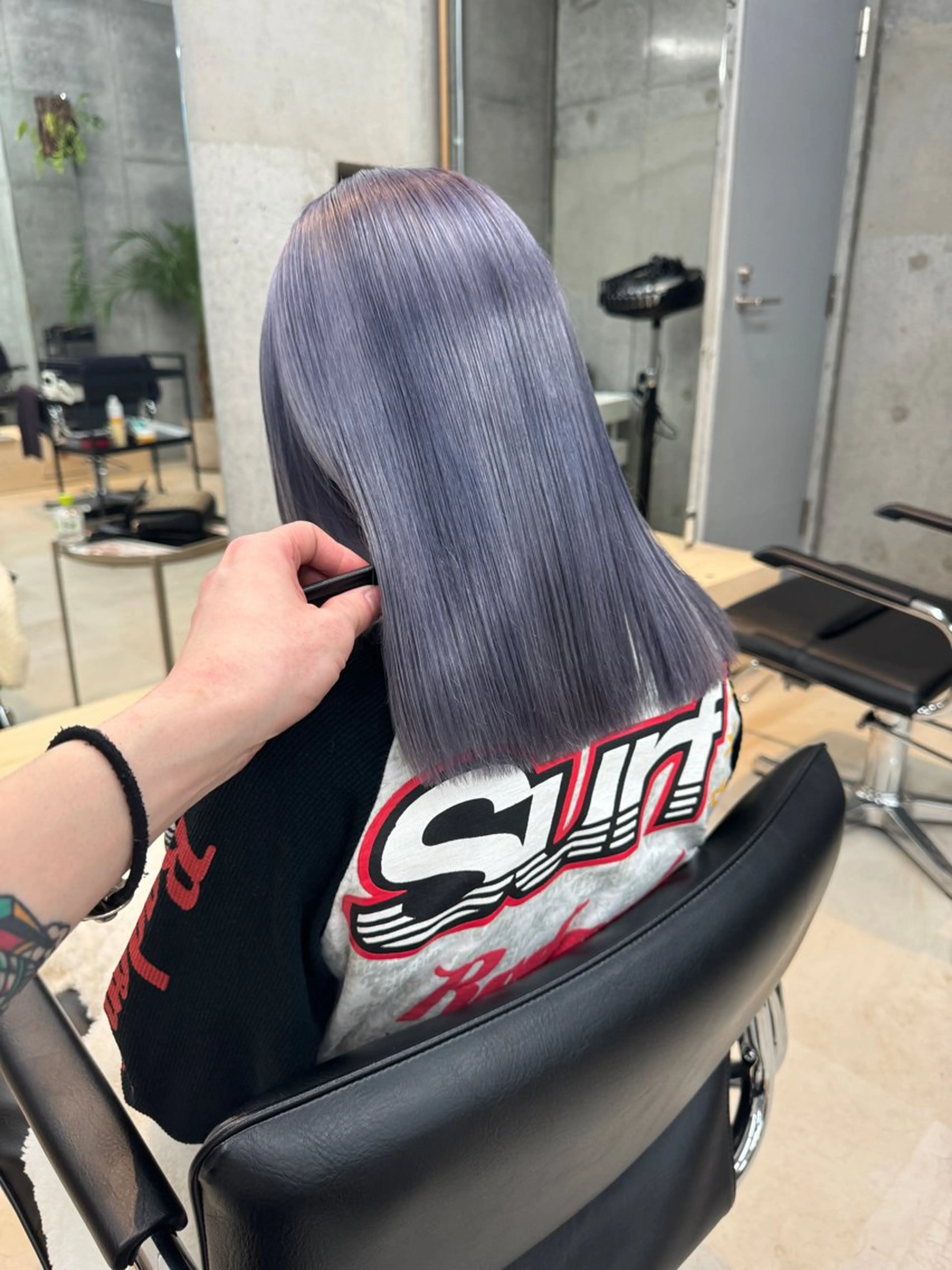 ミディアム カラー トリートメント 切りっぱなしボブ レイヤー/縮毛矯正のヘアスタイル