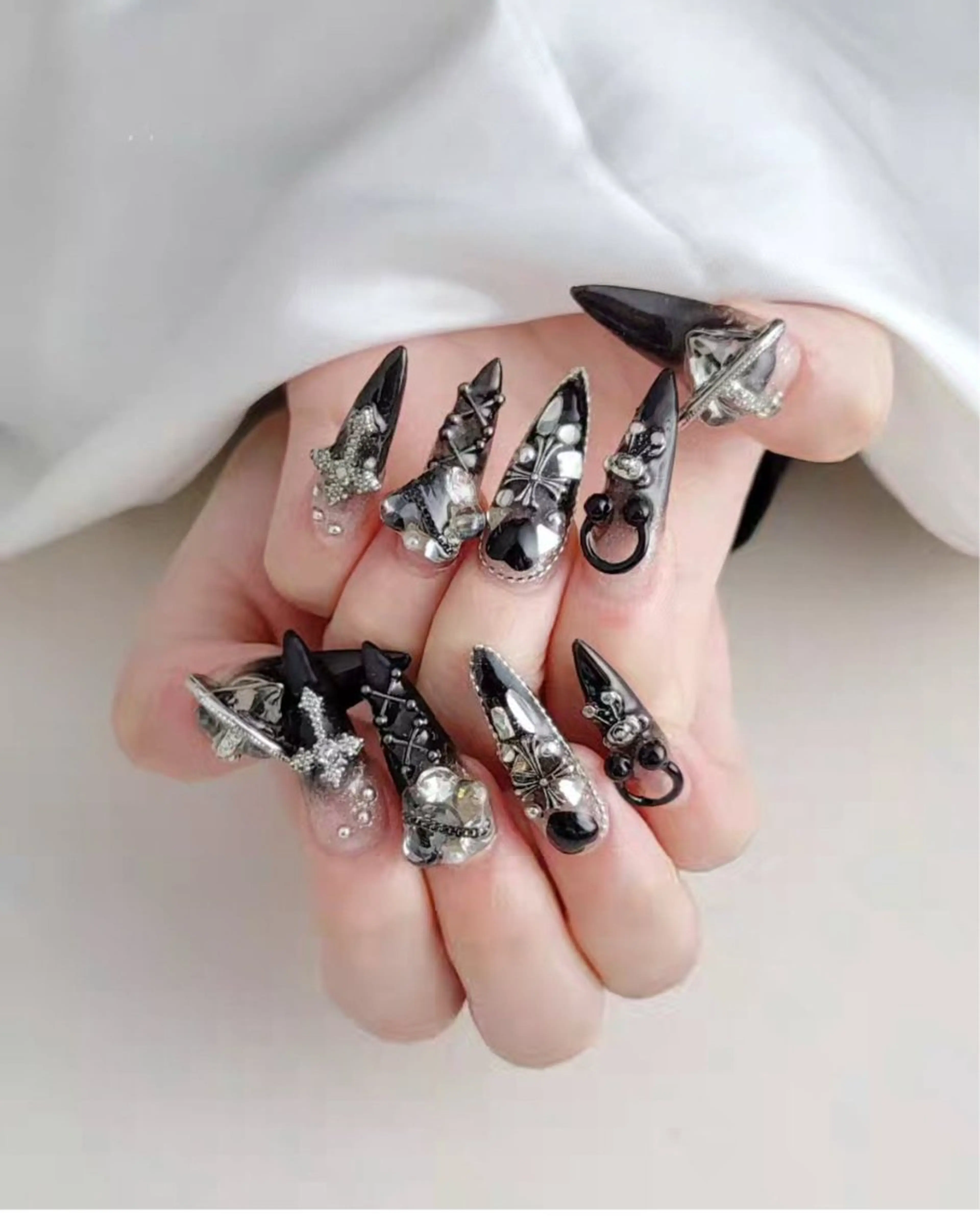 ネイル 成人式 キラキラネイル マグネットネイル ミラーネイル ニュアンスネイル ハンドネイル Hinaa 池袋のネイルデザイン