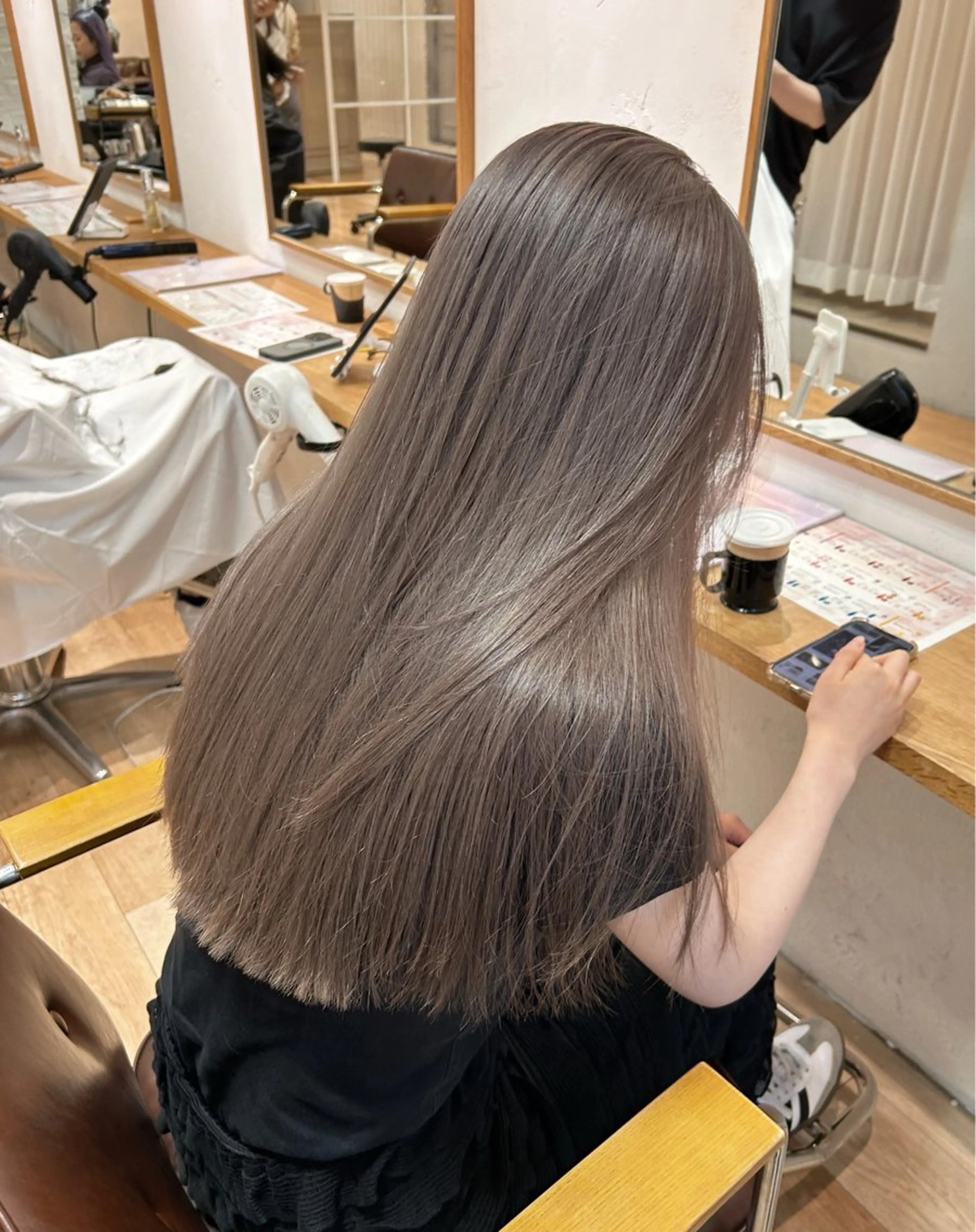ロング カラー ベージュカラー ブリーチ ダブルカラー グレージュ ハイトーンカラー ヘアカラー トリートメント ハイトーンボブ 前田 表参道　グレージュのヘアスタイル