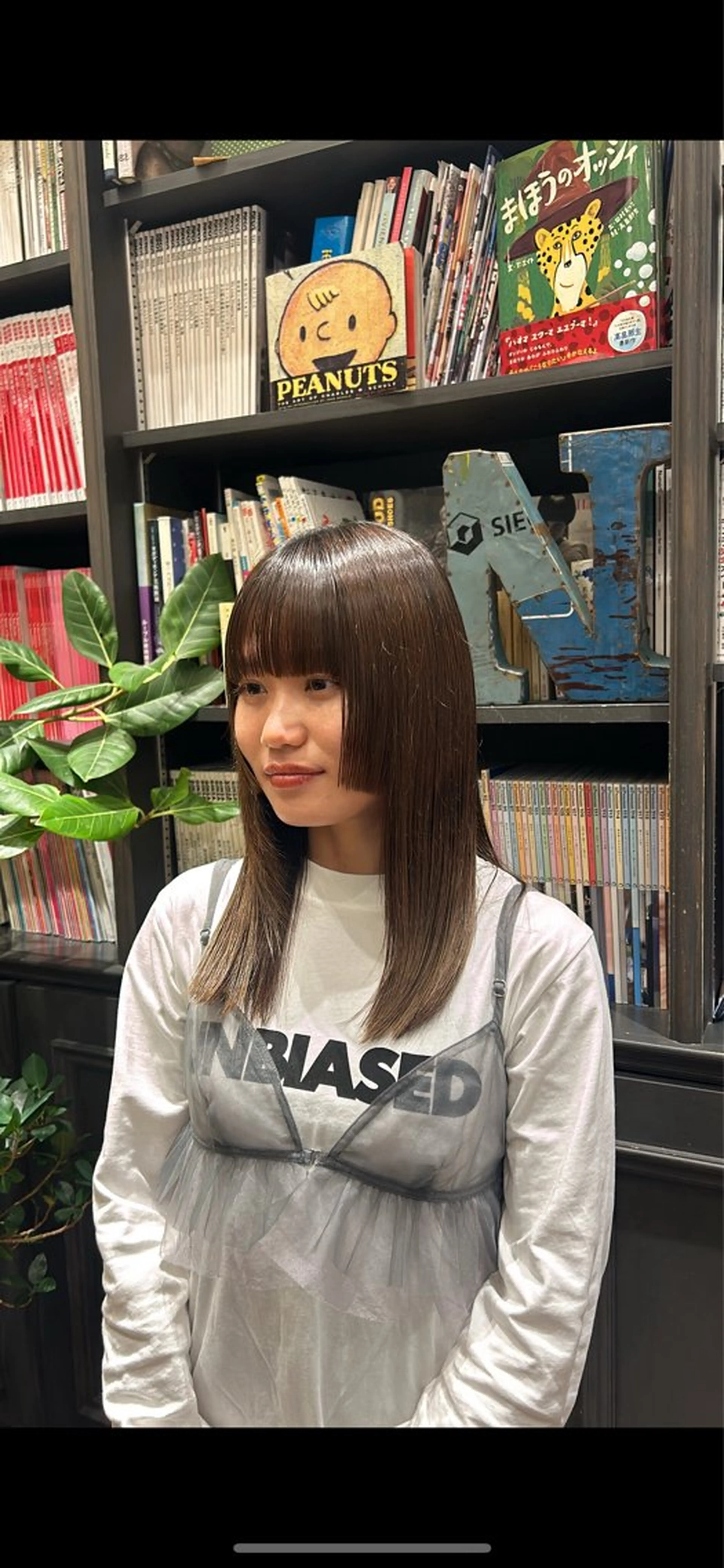 セミロング 山根 まゆのヘアスタイル
