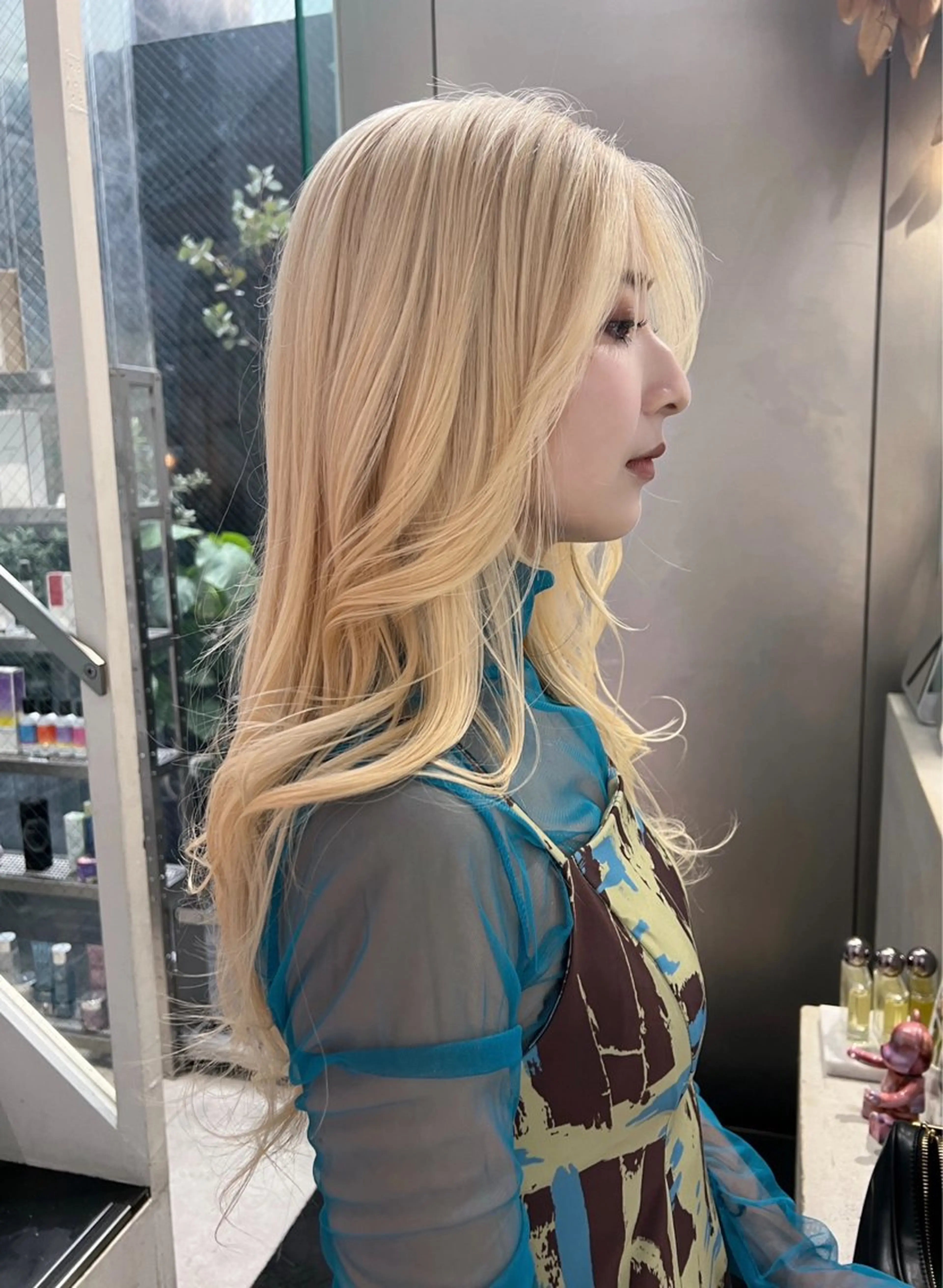 ロング カラー 抜きっぱなしブロンド ブロンド ヘアカラー トリートメント CHERIEブリーチ ダブルカラー　天神のヘアスタイル