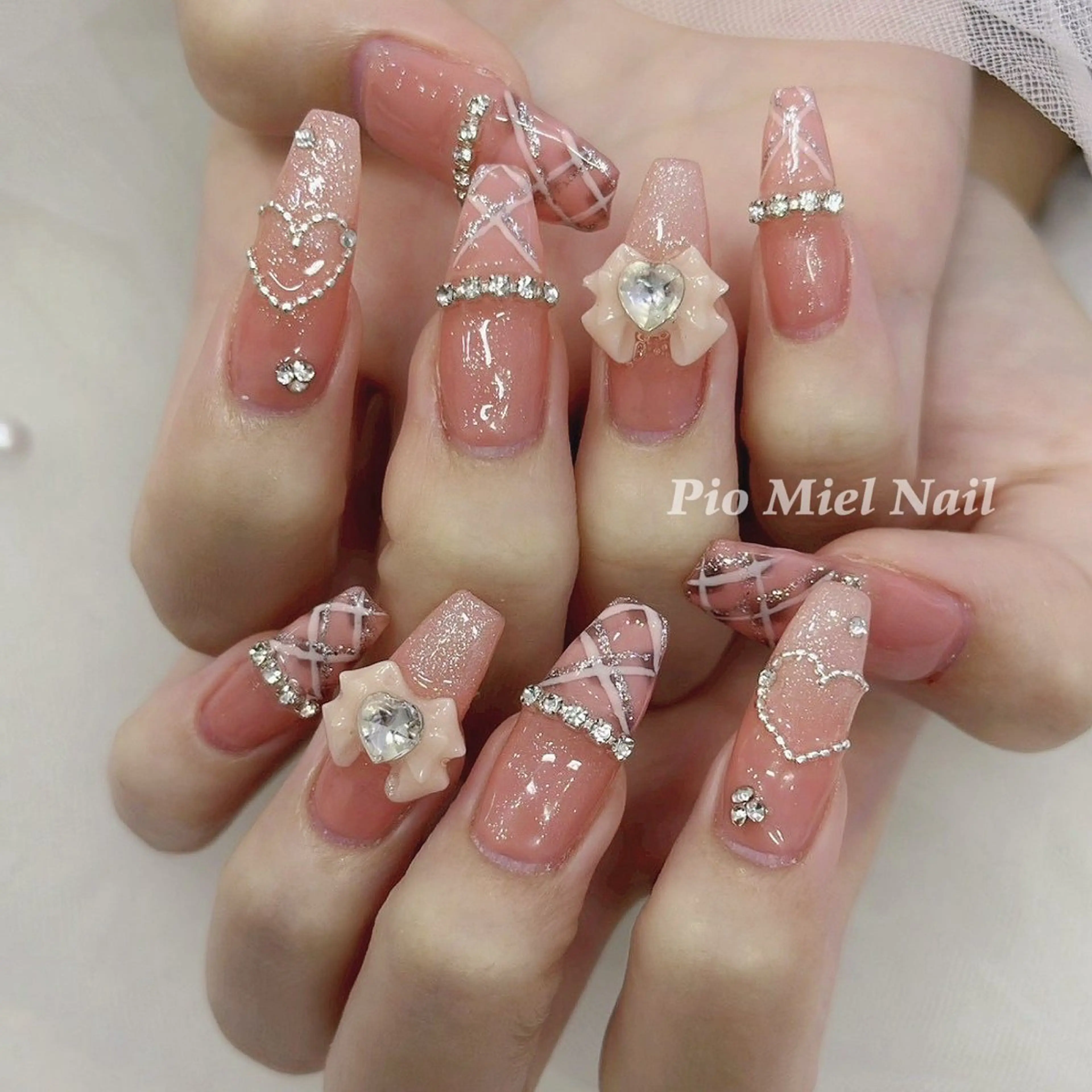 ロング カラー ピンクカラー 韓国風ヘア ロング ハンドネイル momo 長さだしのネイルデザイン