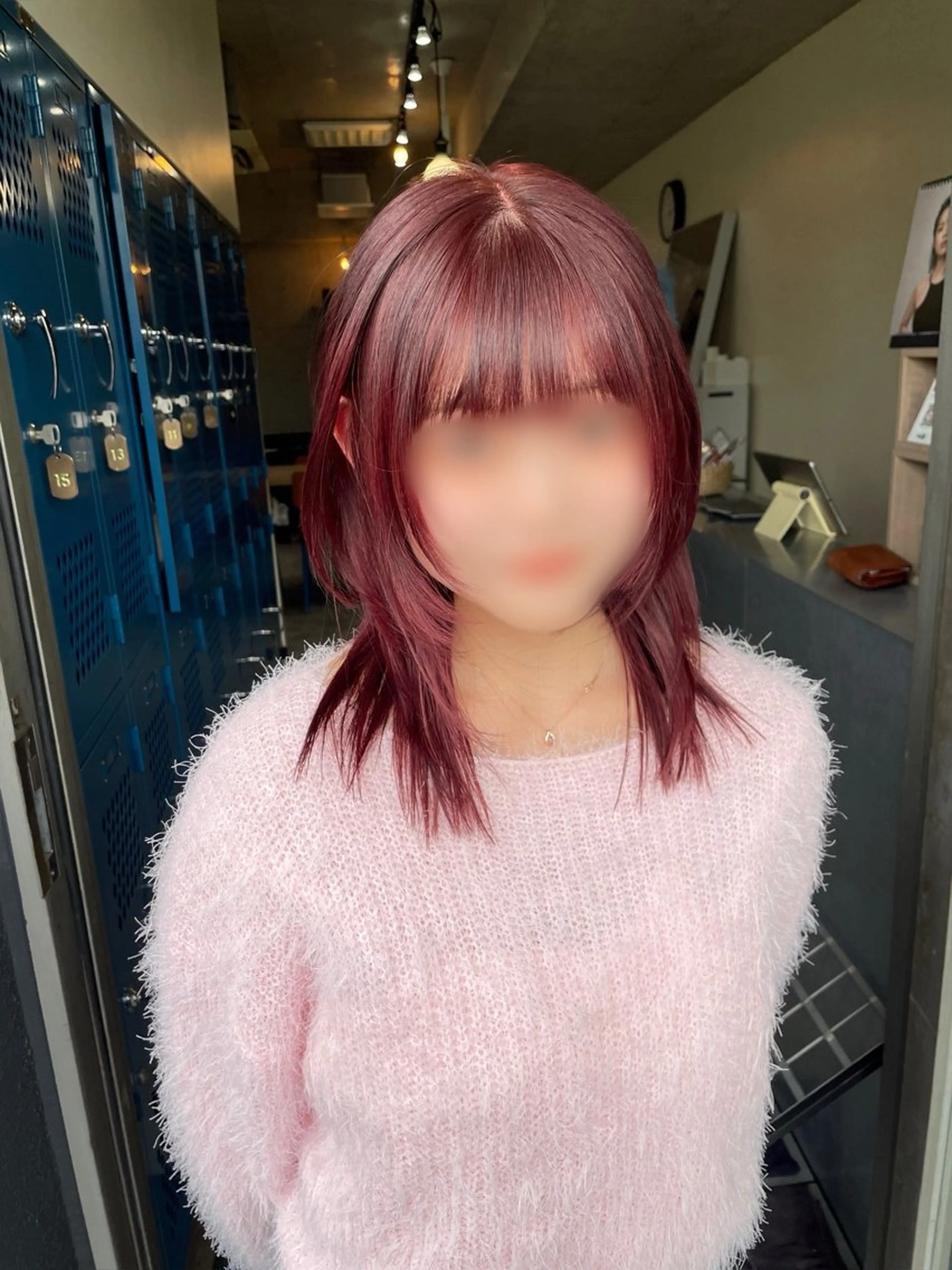 ミディアム パープルカラー ヘアカラー 韓国リアルハッシュ レイヤーカットのヘアスタイル