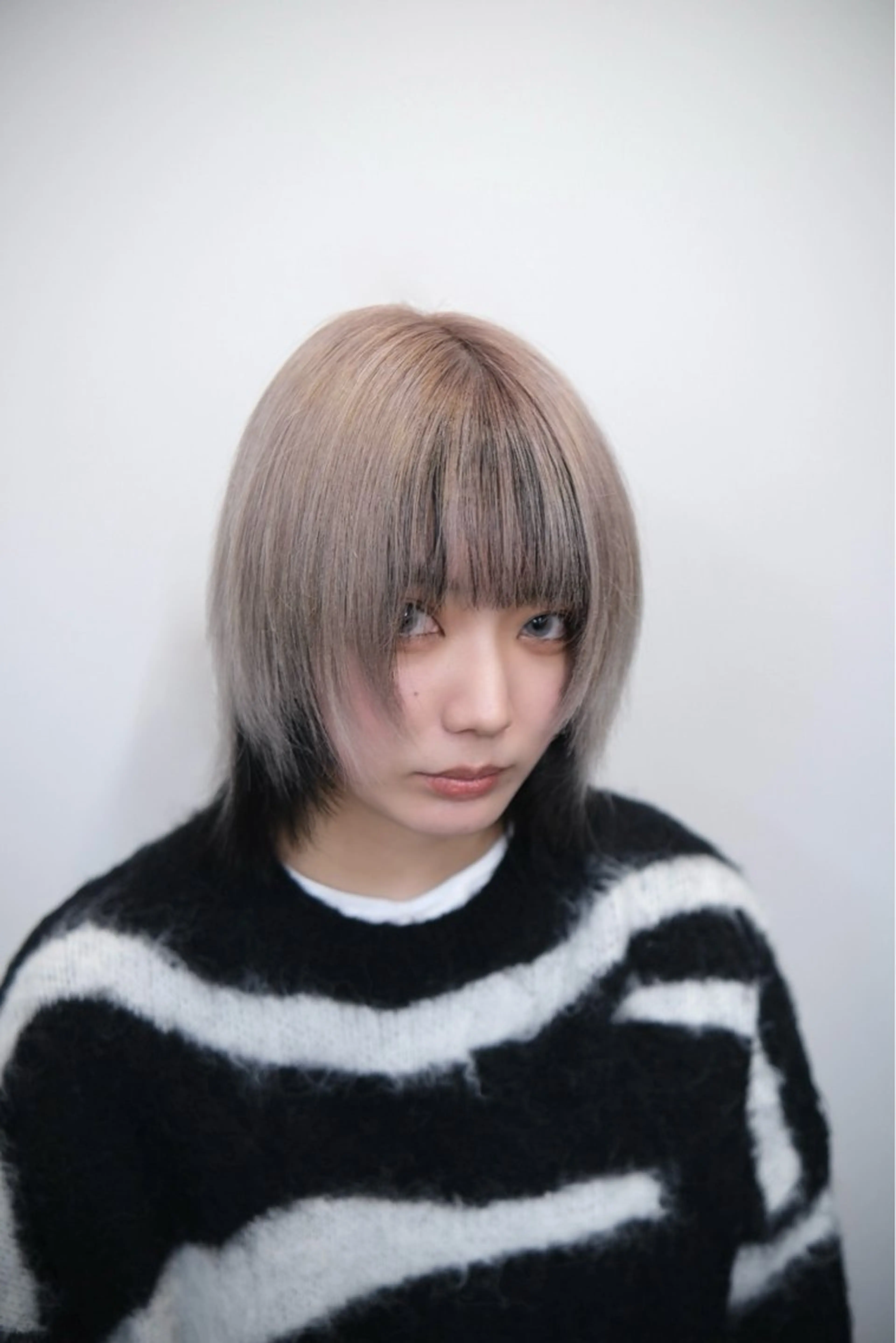 ショート カラー ブリーチ デザインカラー ハイトーンカラー 似合わせカット ウルフカット 柘原 颯太のヘアスタイル
