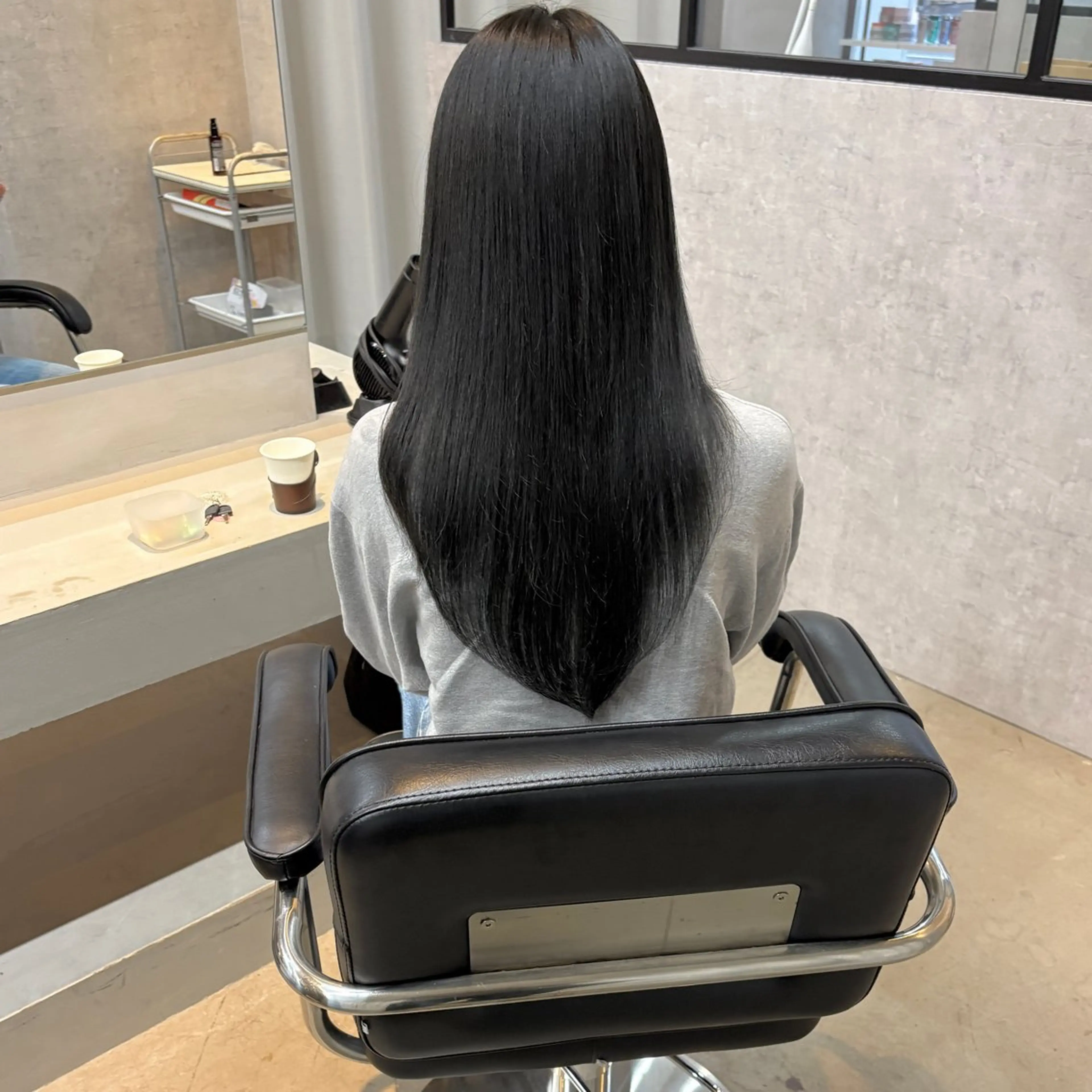 ロング カラー グレージュ オリーブグレージュ オリーブグレー カット ヘアカラー トリートメント はちすか るかのヘアスタイル