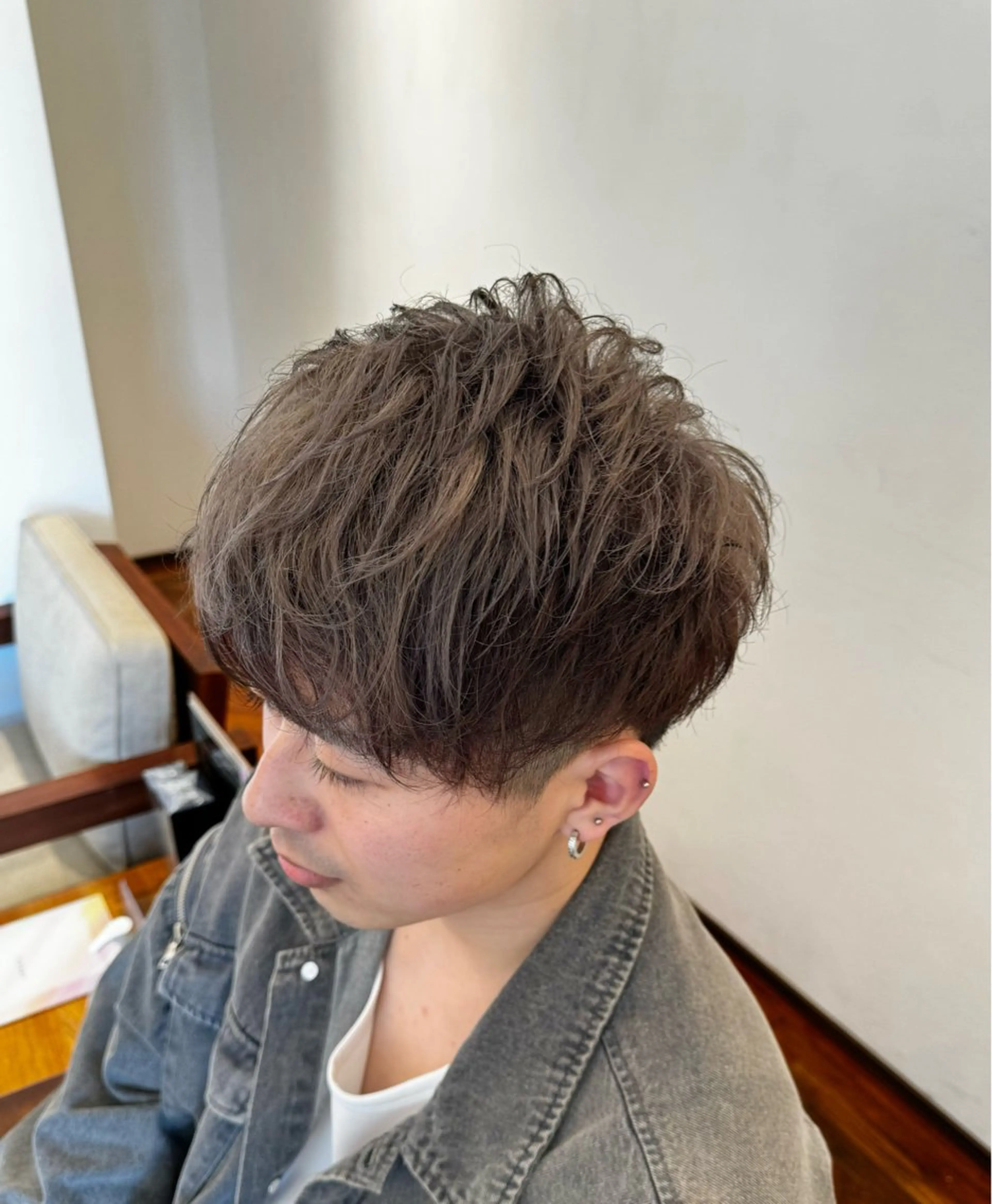 カラー メンズ 吉田 新平のヘアスタイル