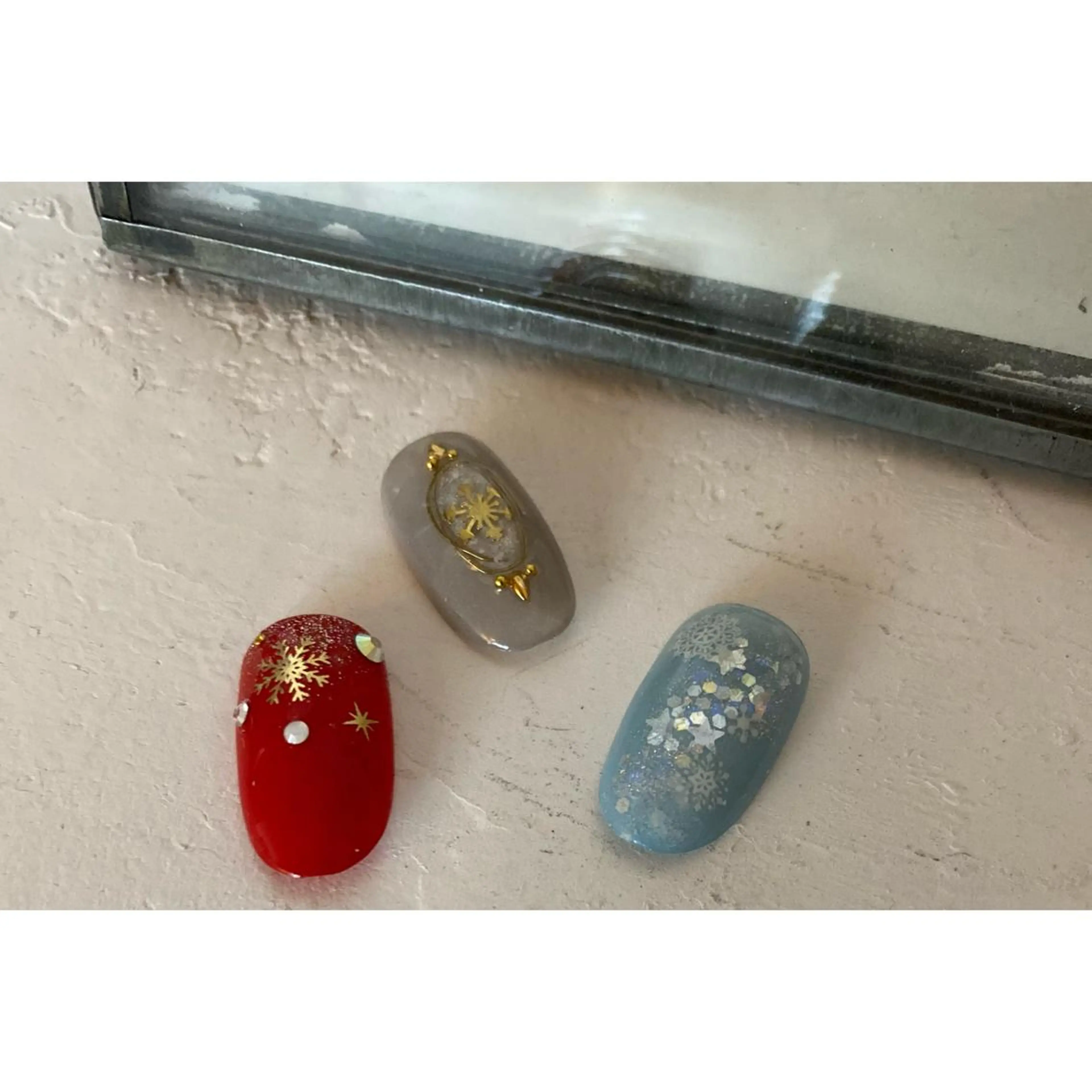 ネイル キラキラネイル 冬ネイル fig  tree 地爪育成モニターのネイルデザイン