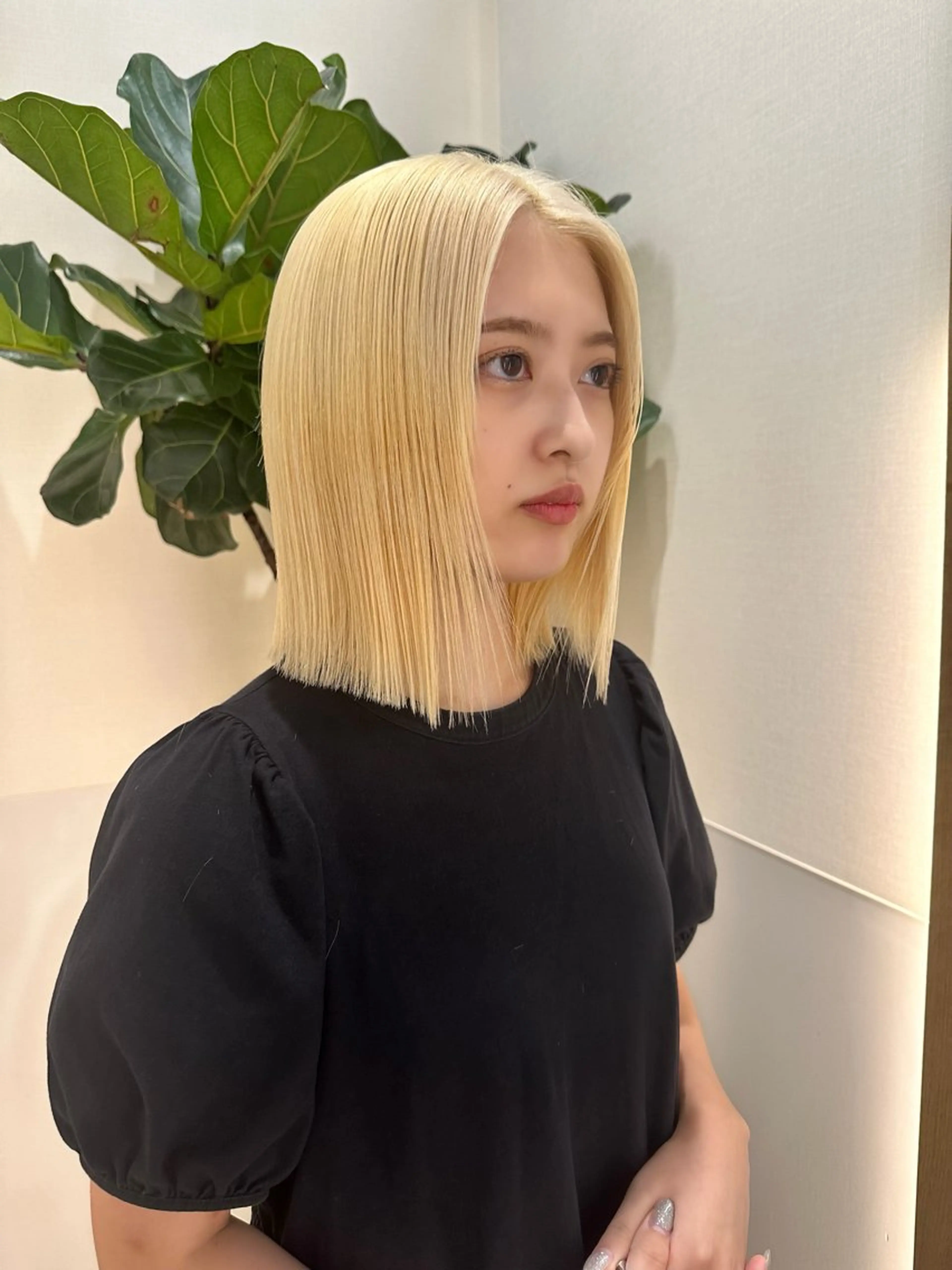 【トリプルカラー】【ブリーチ２回】＋【カット】＋【2STEPトリートメント】過去に黒染めや地毛で1日で白くしたい人向け✨の写真