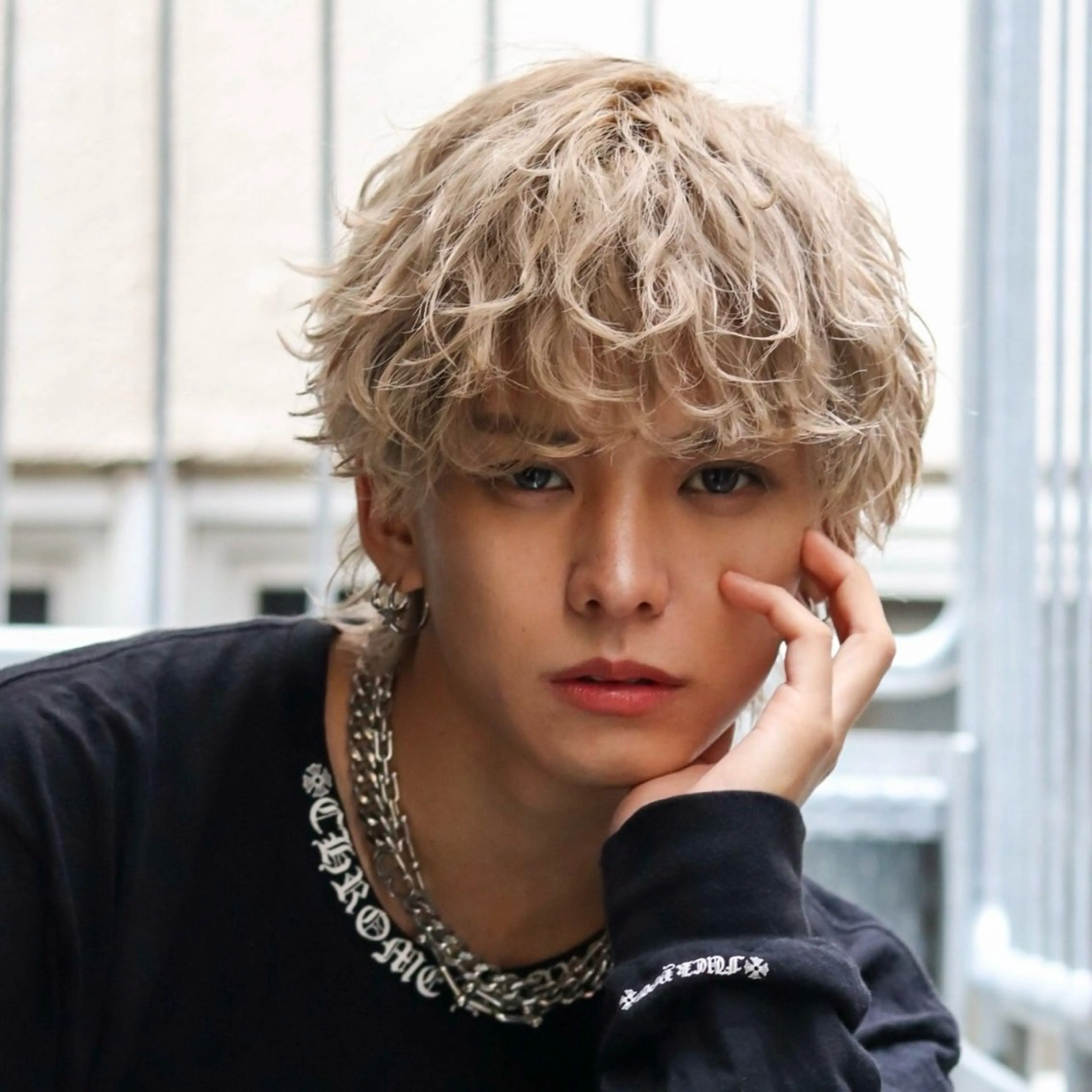 ミディアム カラー メンズ カット ヘアカラー トリートメント 渋谷のブリーチカラー シェフ🧑‍🍳蓮のヘアスタイル