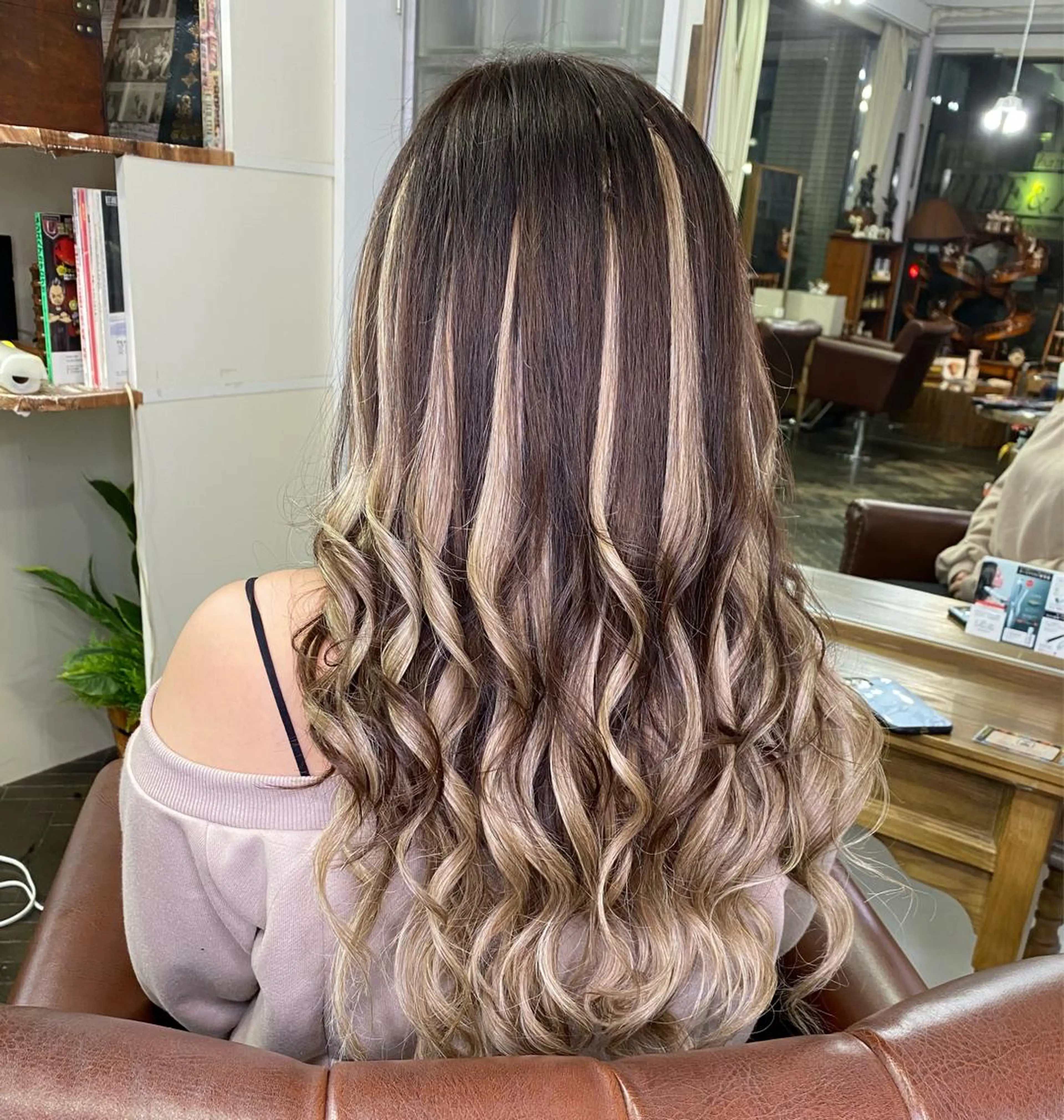ロング カラー グラデーションカラー エクステ モモカ/ハイトーン /バレイヤージュのヘアスタイル