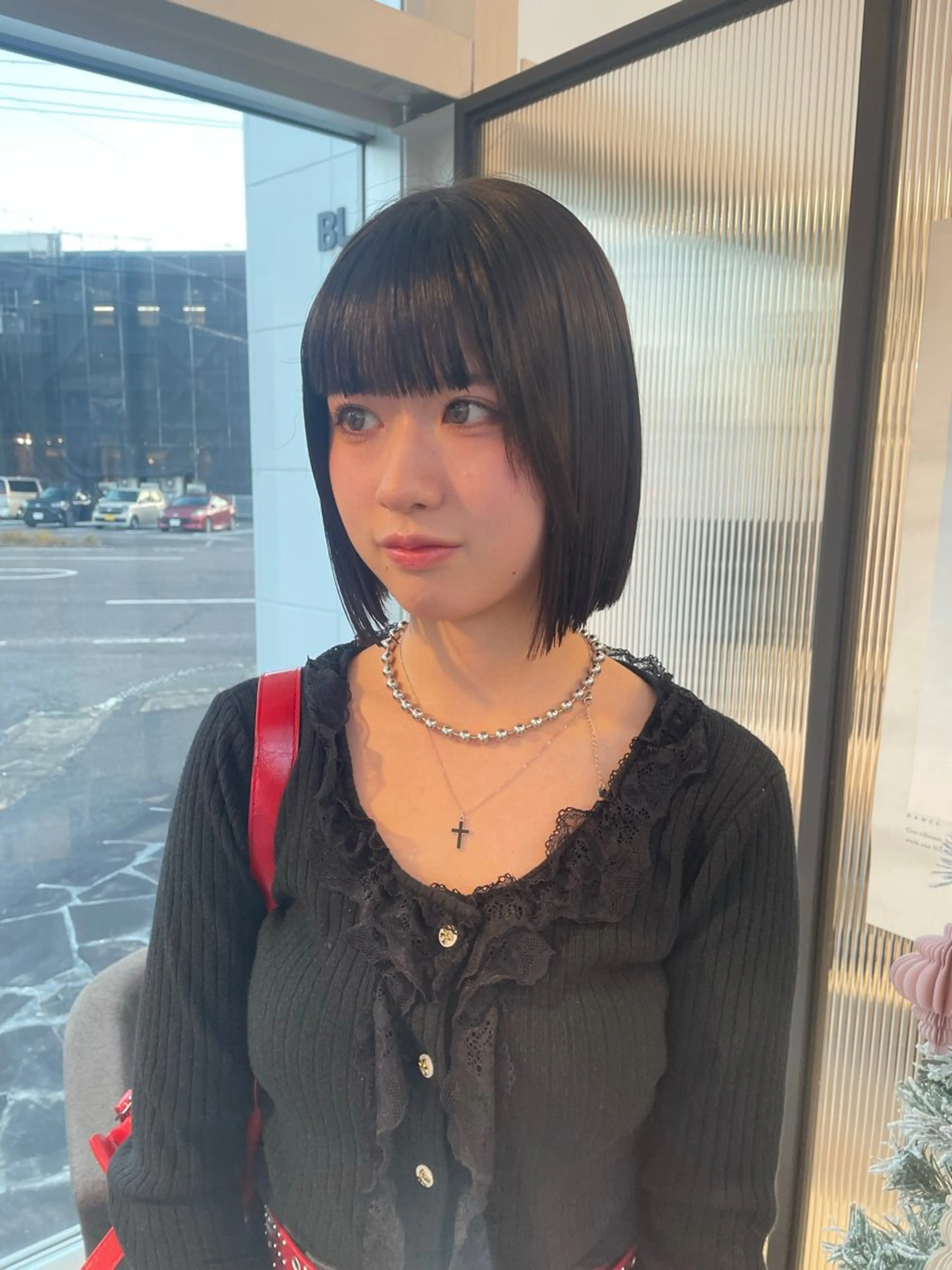 ショート tomo🍒パーマ ハイトーン似合わせのヘアスタイル