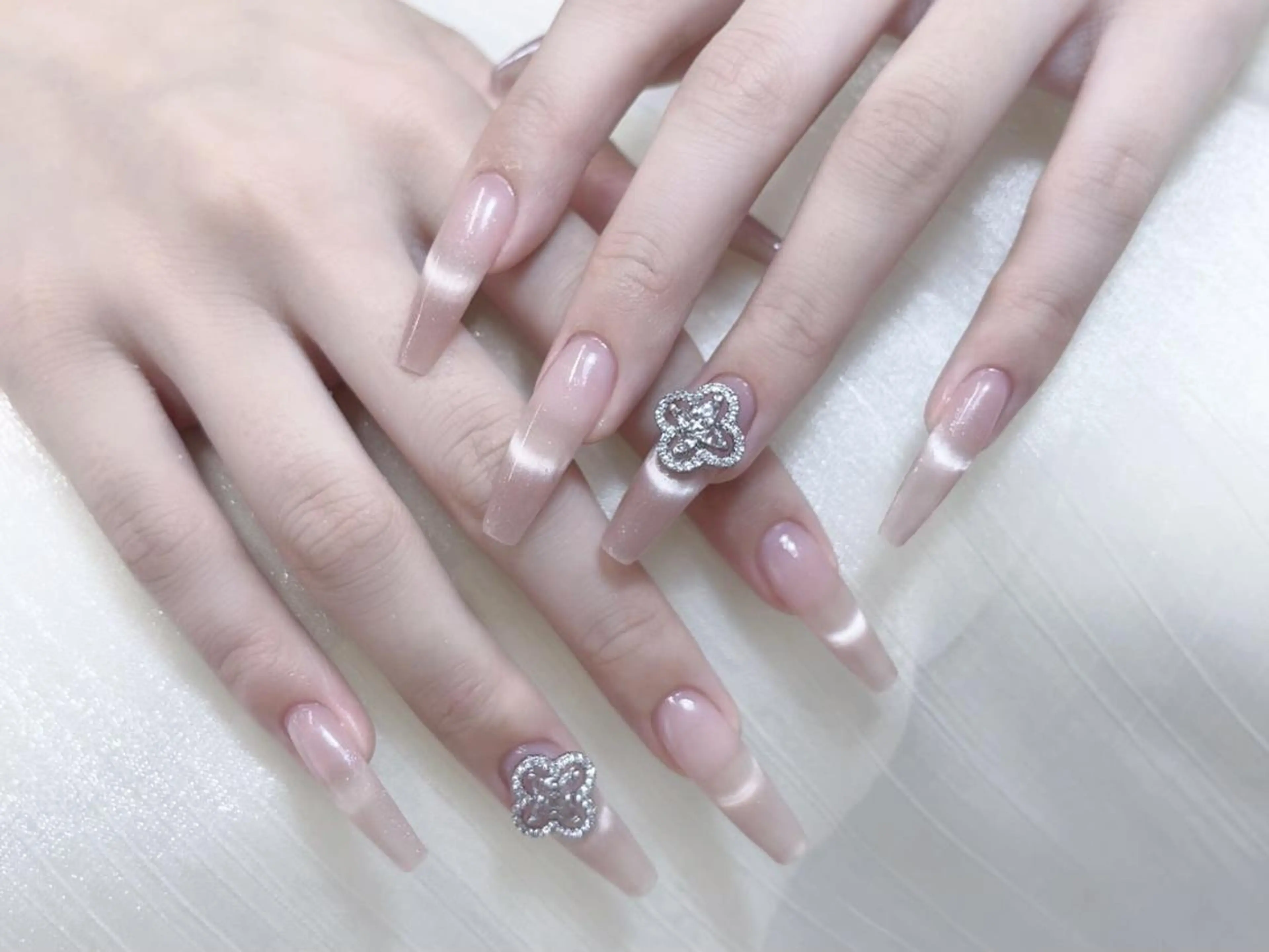 ネイル チークネイル キラキラネイル 韓国ネイル ワンホンネイル ハンドネイル Kanoネイル 大宮店のネイルデザイン