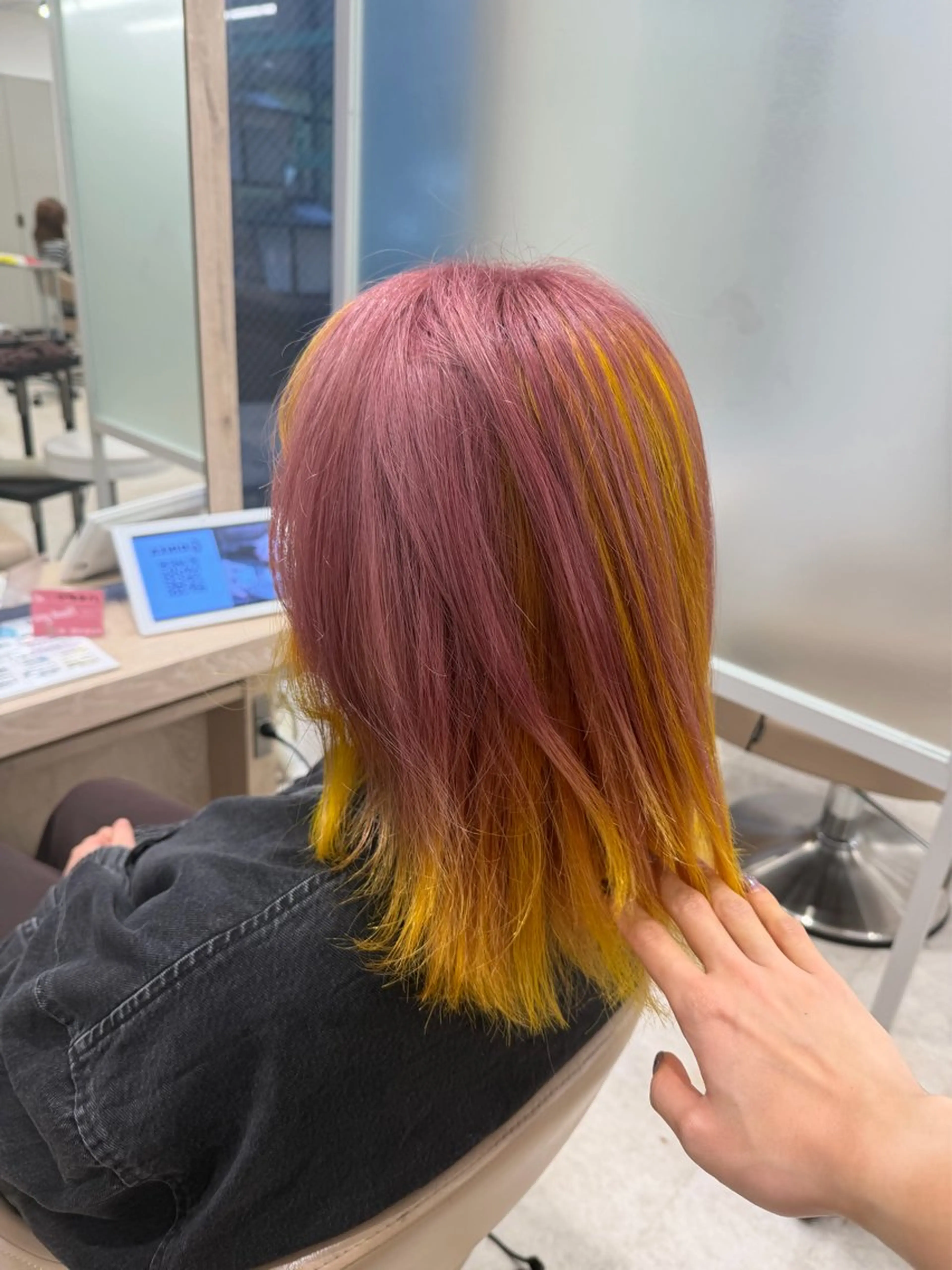 ロング カラー デザインカラー ピンクカラー イエローカラー カット ヘアカラー トリートメント EARTH菊名店👾 ひらのすぐるのヘアスタイル