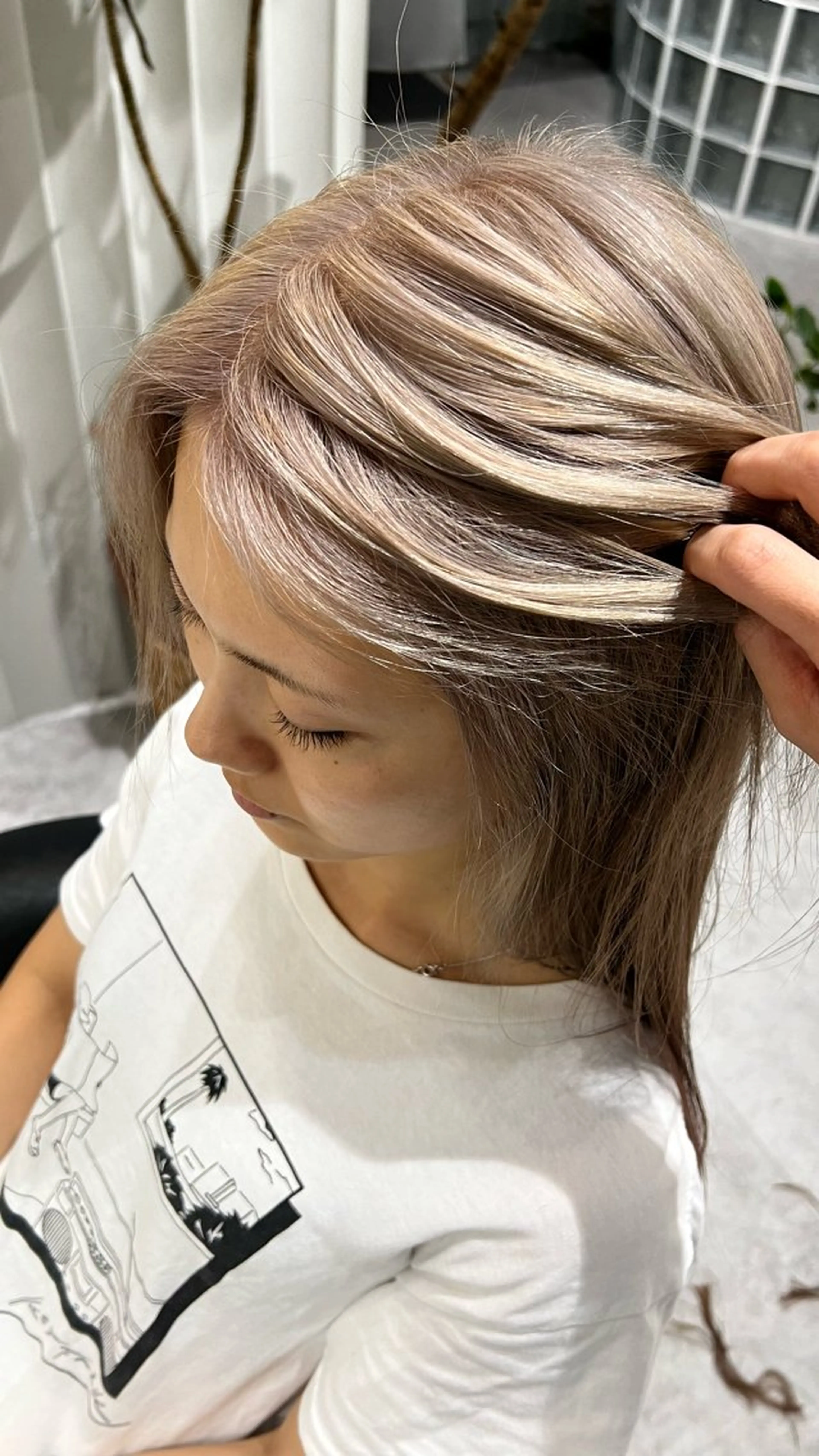 ロング カラー ベージュカラー ハイトーンカラー ホワイトベージュ ヘアカラー 山本 麗のヘアスタイル