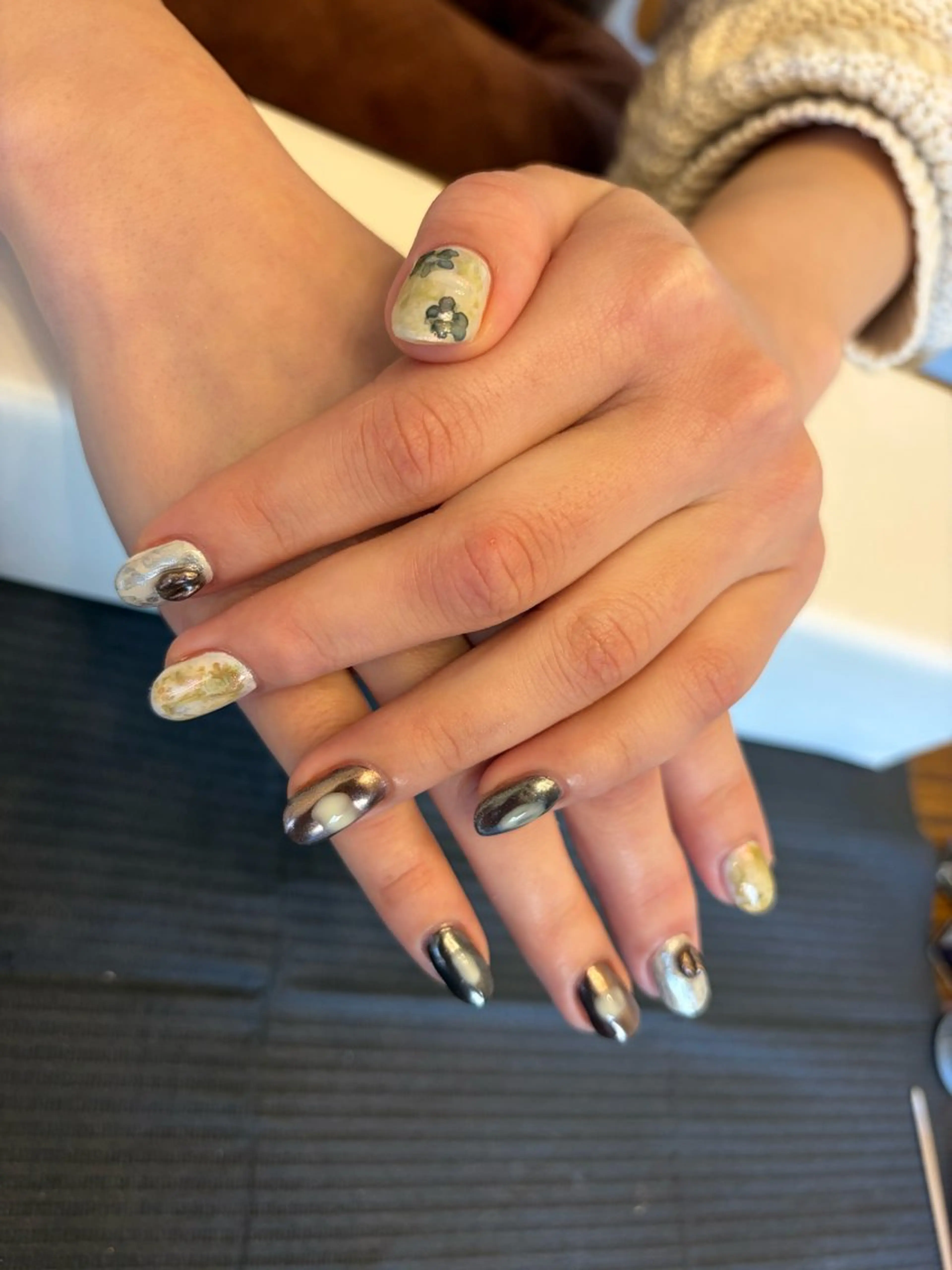 ネイル ハンドネイル ハンドケア 爪の絵描き屋　ミテネイル所属・爪の絵描き屋 ミテネイルのネイルデザイン