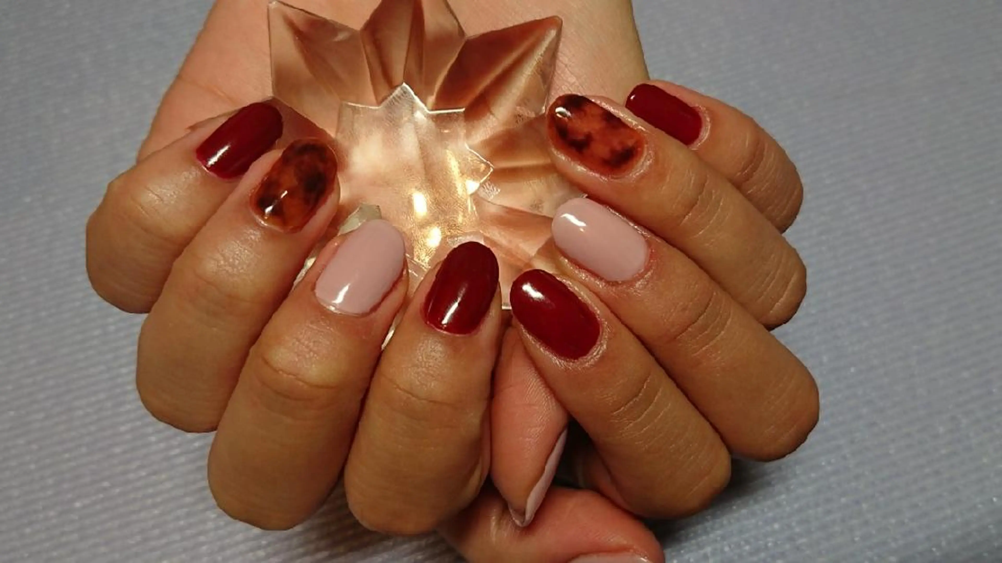 ネイル べっ甲ネイル ボルドー ハンドネイル ハンドケア 平野 亜季のネイルデザイン