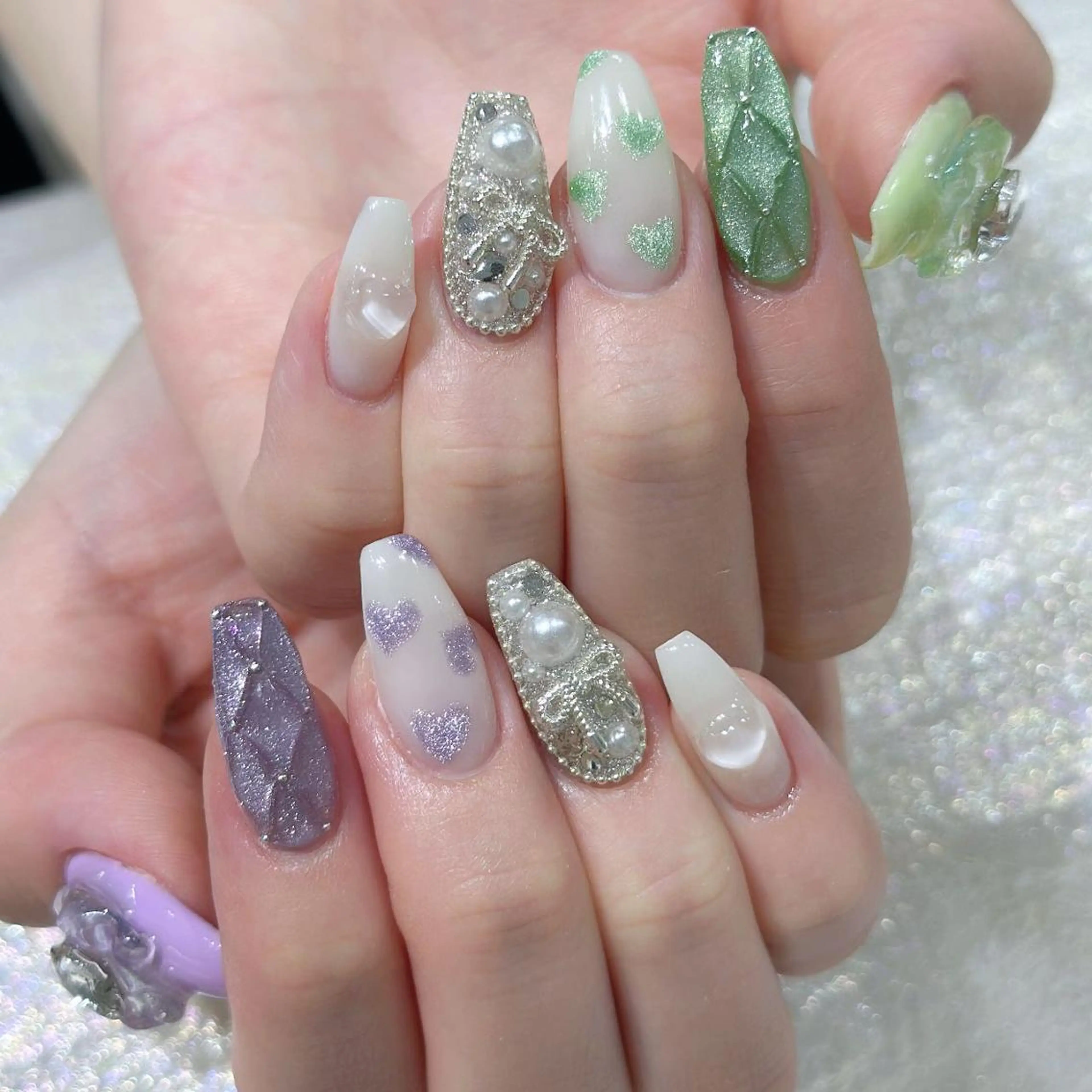 ネイル チークネイル ジェルネイル キラキラネイル マグネットネイル 持ち込み ハンドネイル Queens 榊 まおのネイルデザイン