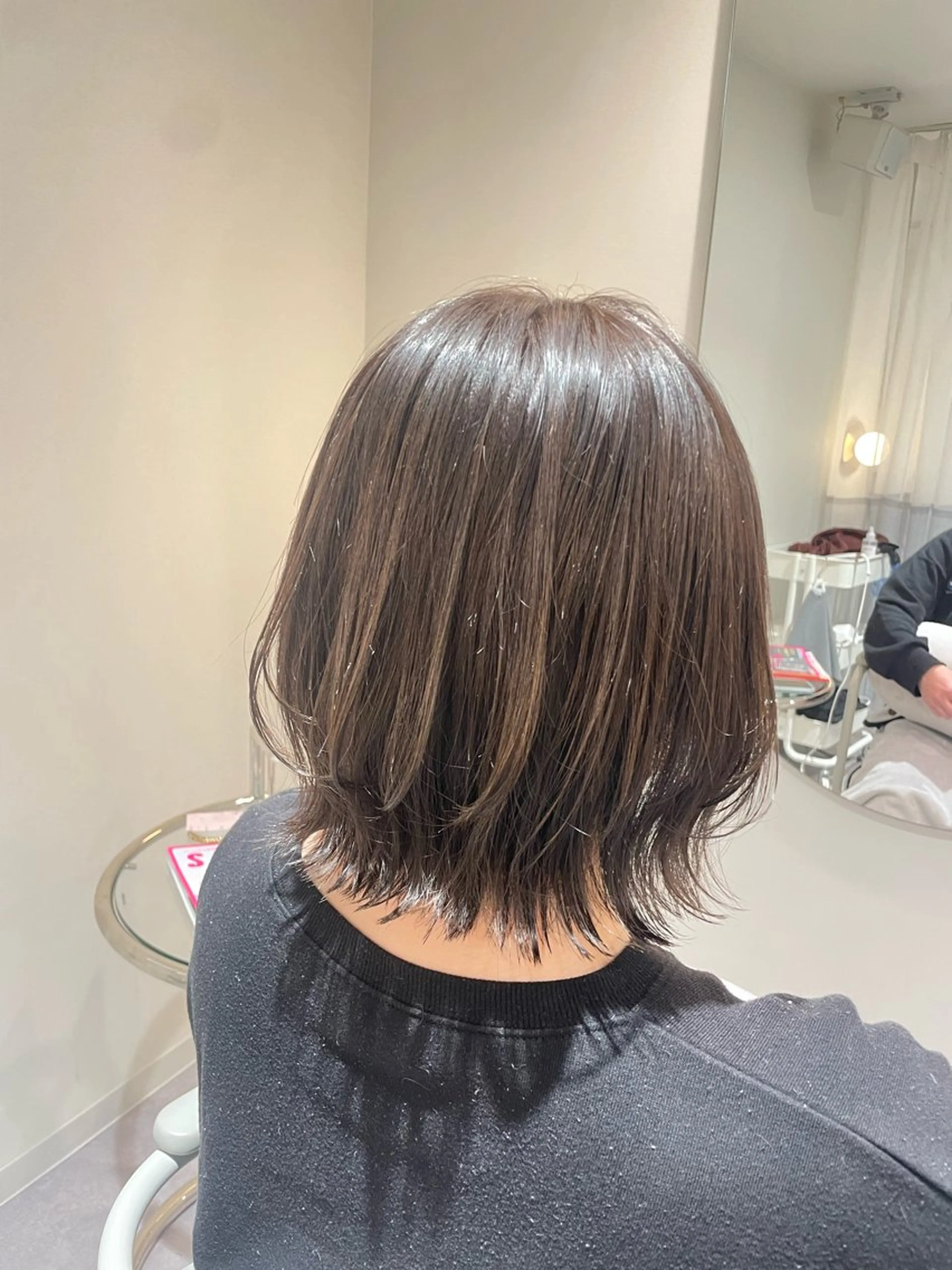 ミディアム レイヤーカット 廣岡 采音のヘアスタイル