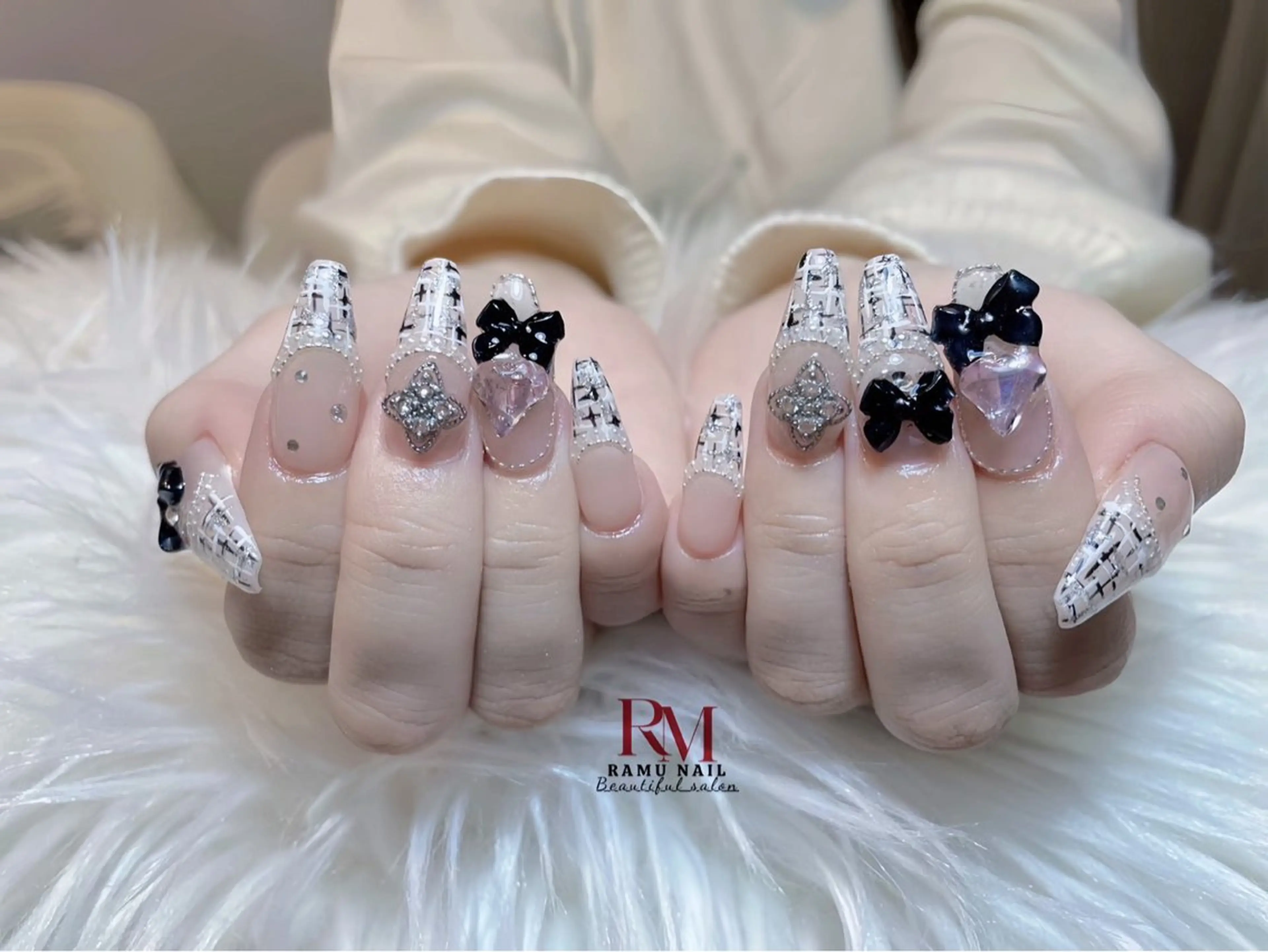 ネイル キラキラネイル マグネットネイル ミラーネイル ワンホンネイル 冬ネイル ハンドネイル RAMU Nail 恵比寿店のネイルデザイン