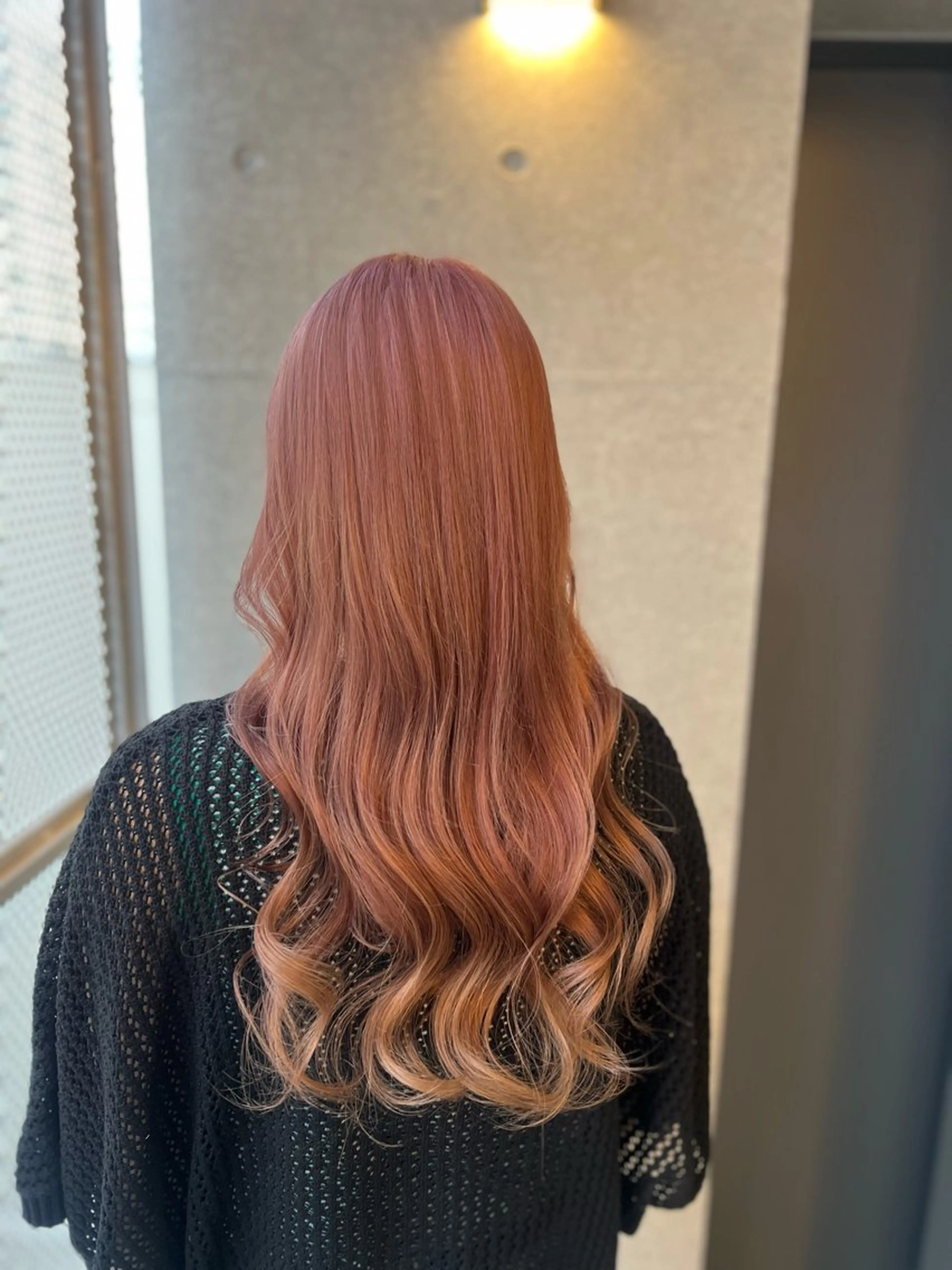 ロング カラー ベージュカラー ブリーチ ハイトーンカラー ピンクカラー ピンクベージュ ヘアカラー DEST所属・吉野 瑳桜のヘアスタイル