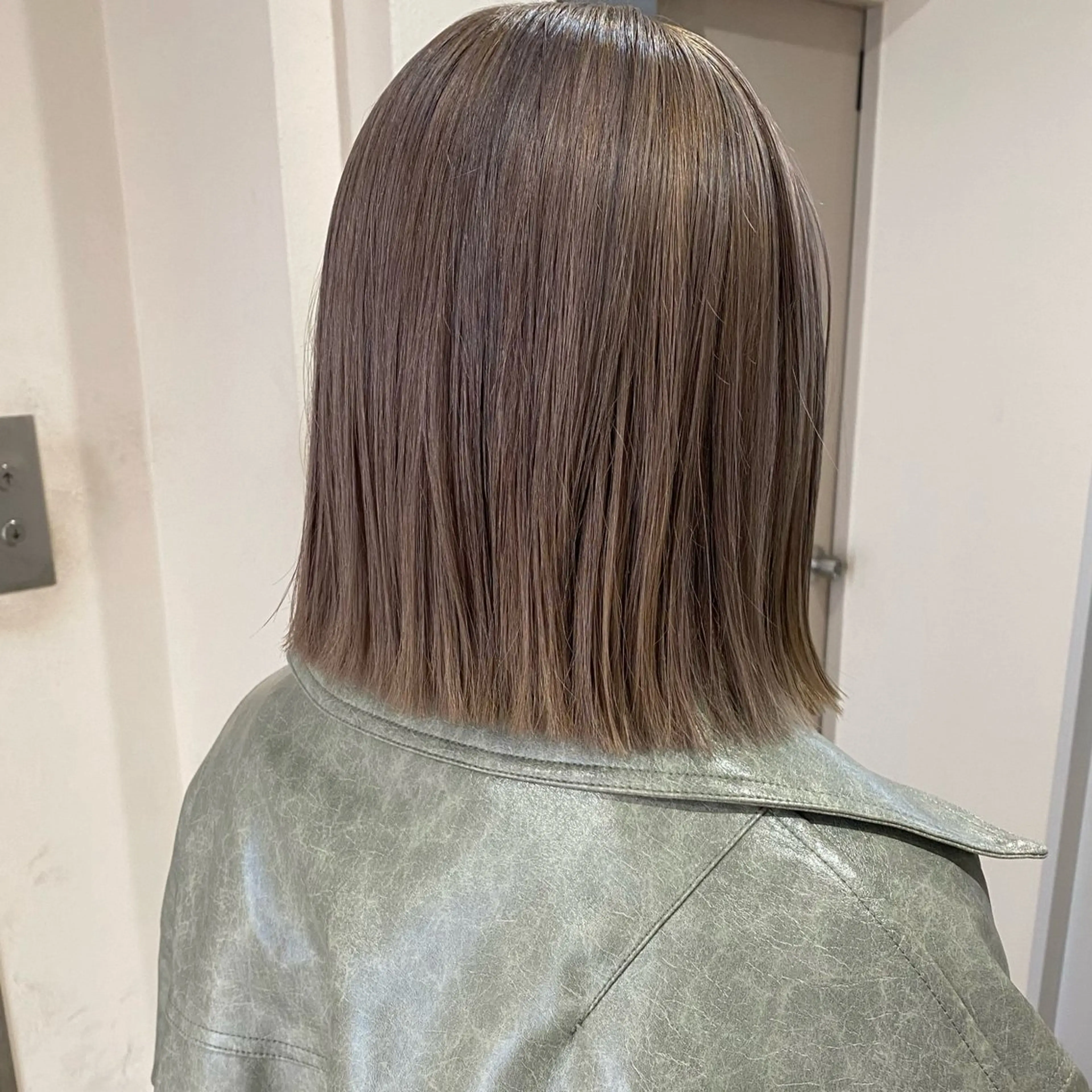 ミディアム カラー カット ヘアカラー くすみカラー / 肌馴染み/ 花房佑夏のヘアスタイル