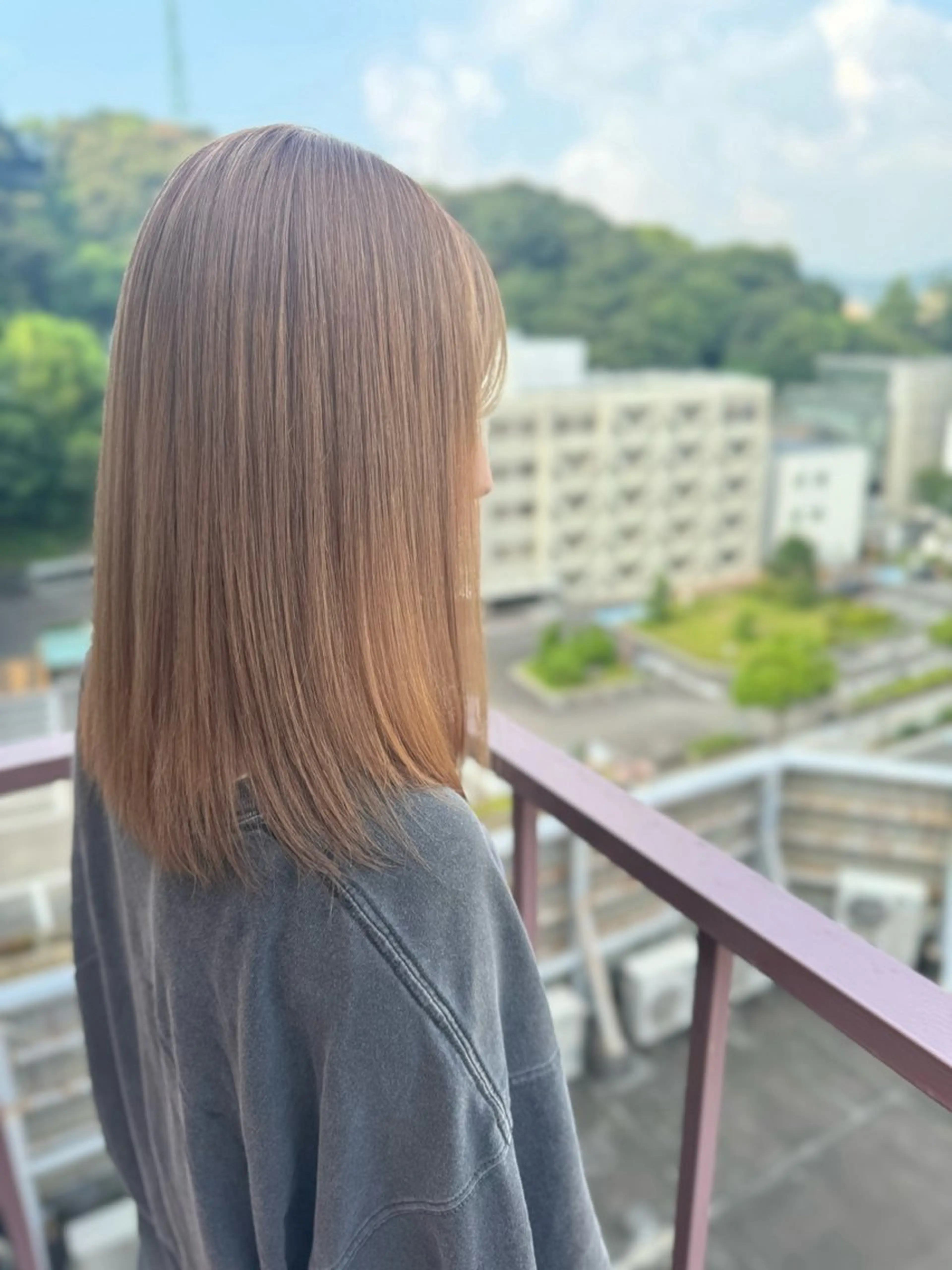 ミディアム カラー ベージュカラー ミルクティーベージュ ヘアカラー Viage （ビアージュ）のヘアスタイル