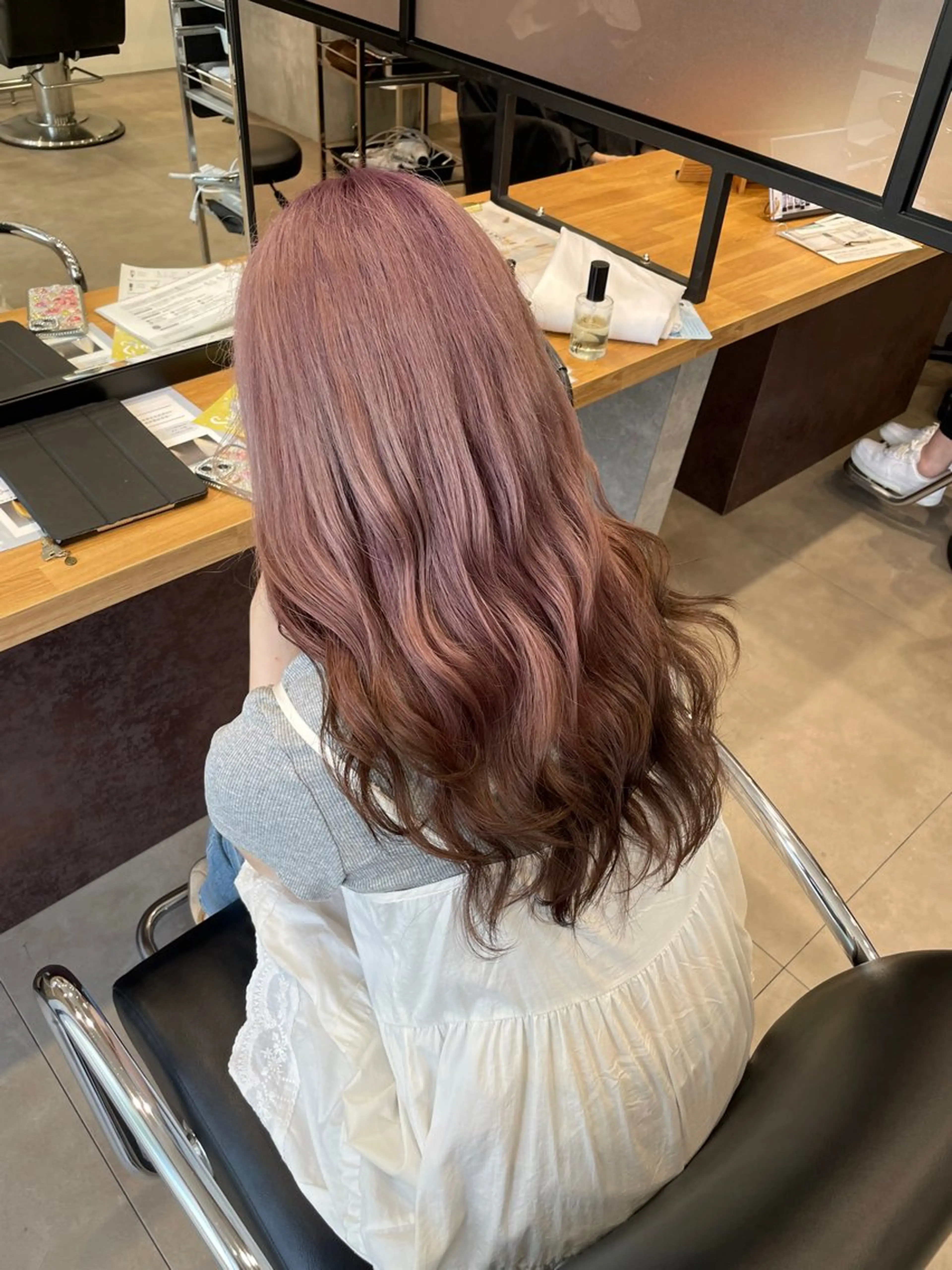 ロング カラー デザインカラー 佐藤 由依/水光カラーのヘアスタイル