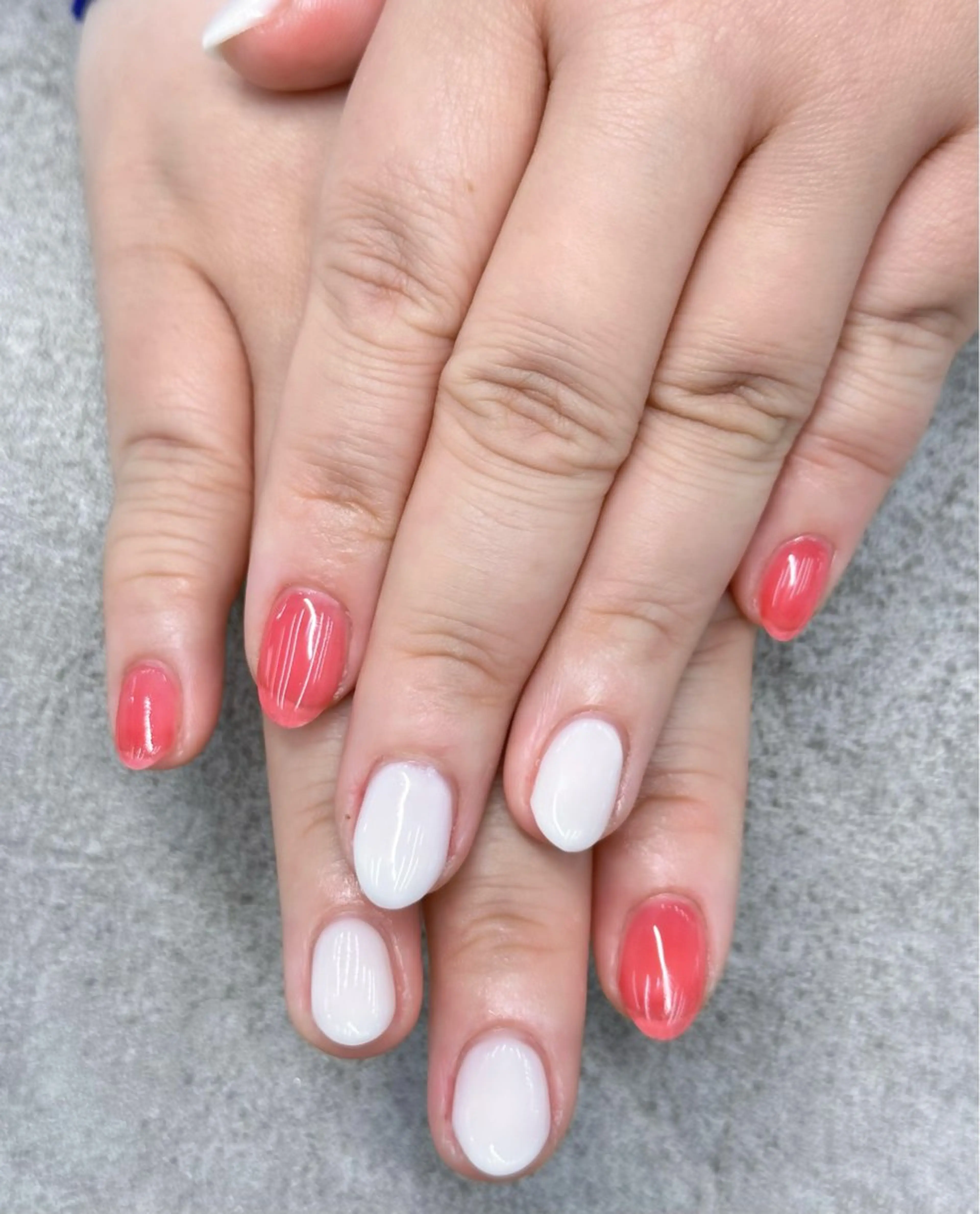 ネイル ピンク 赤色 ホワイト MAXKELLY MEGUMIのネイルデザイン