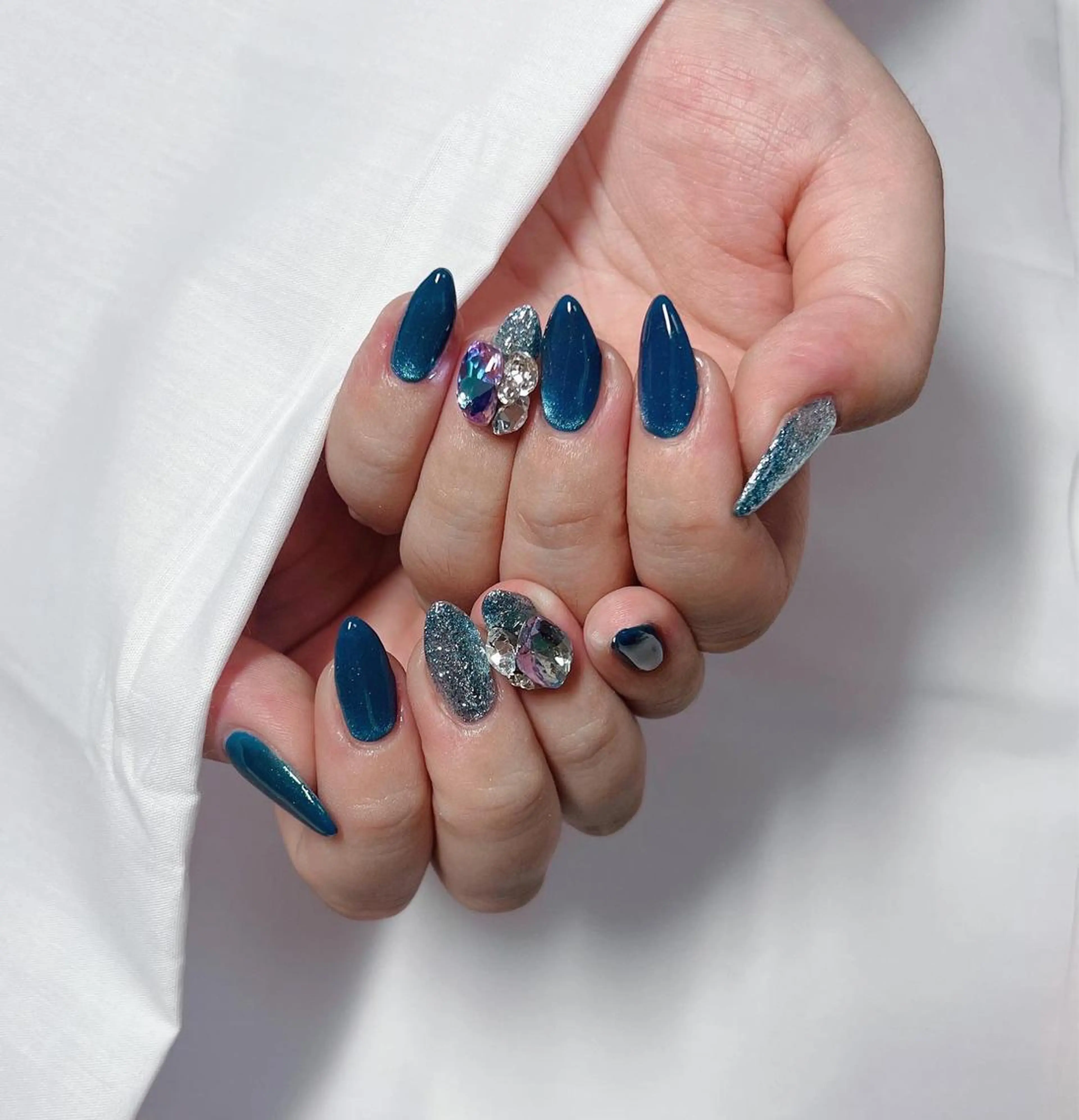 ネイル フレンチネイル 韓国ネイル 持ち込み スカルプネイル ワンホンネイル ハンドネイル ハンドケア ちゅるんネイル🪄 耳ツボジュエリー🔗のネイルデザイン