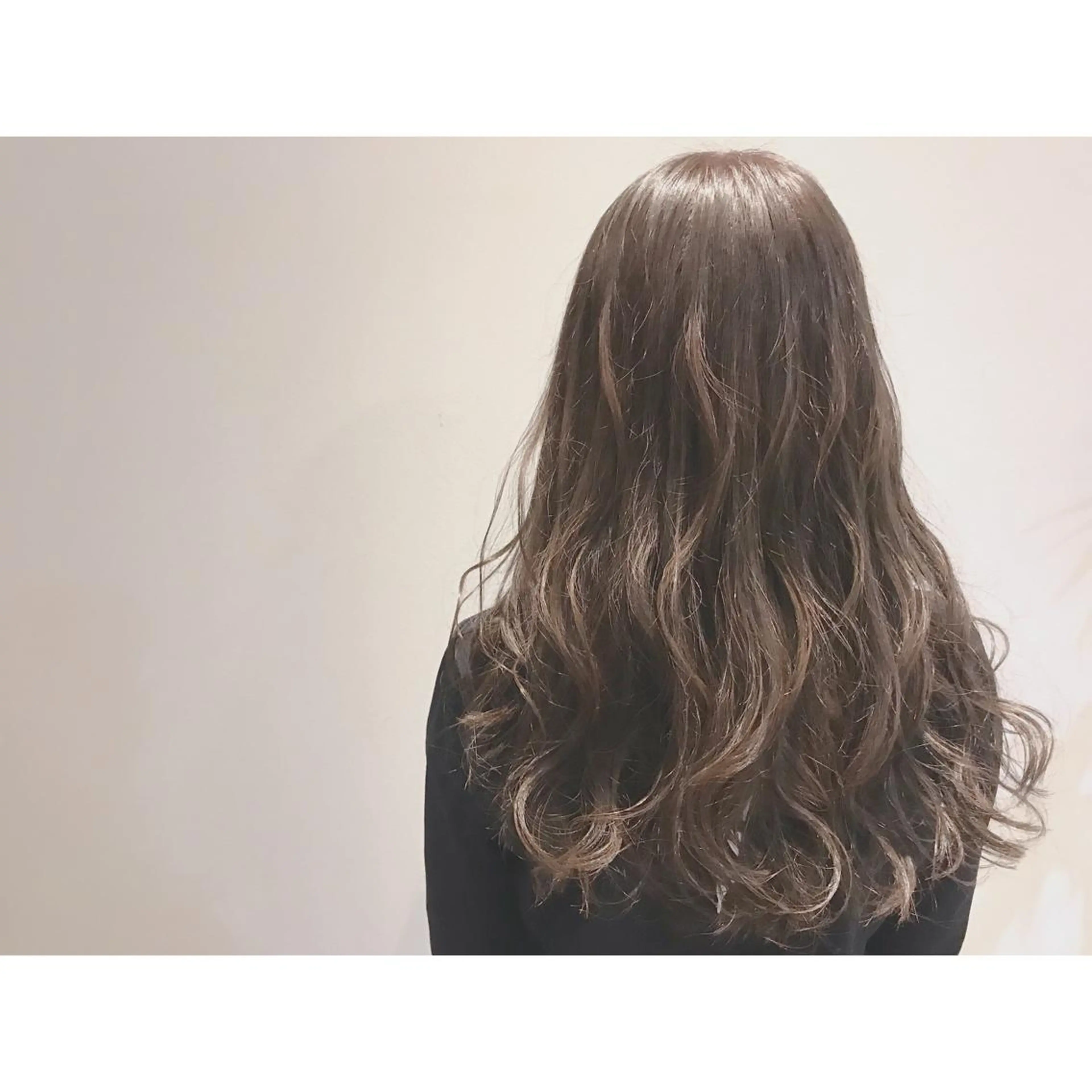 セミロング カラー アッシュ ブルーカラー ブルージュ グレージュ なかにし まゆみのヘアスタイル