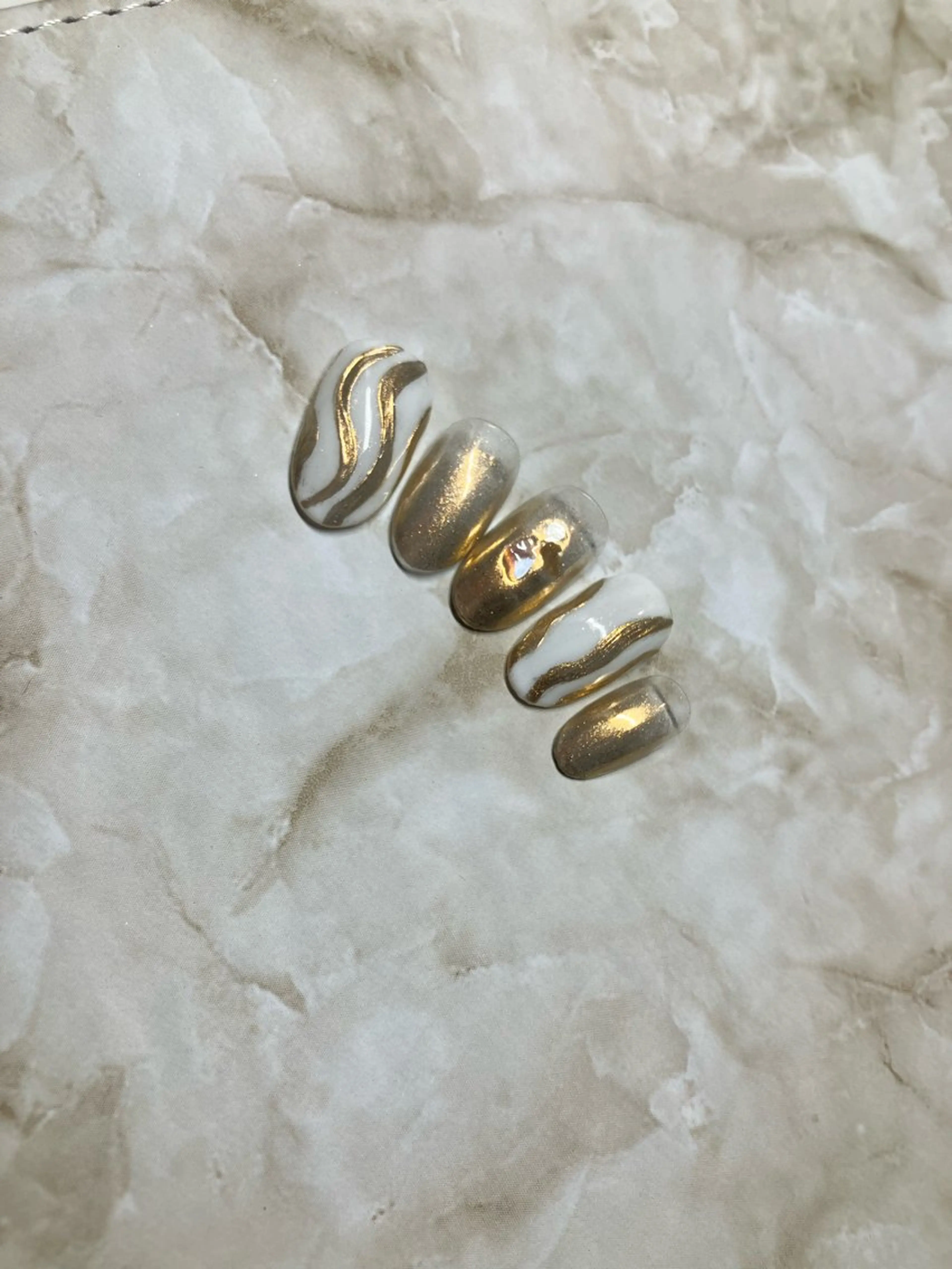 ネイル andulte MAIのネイルデザイン