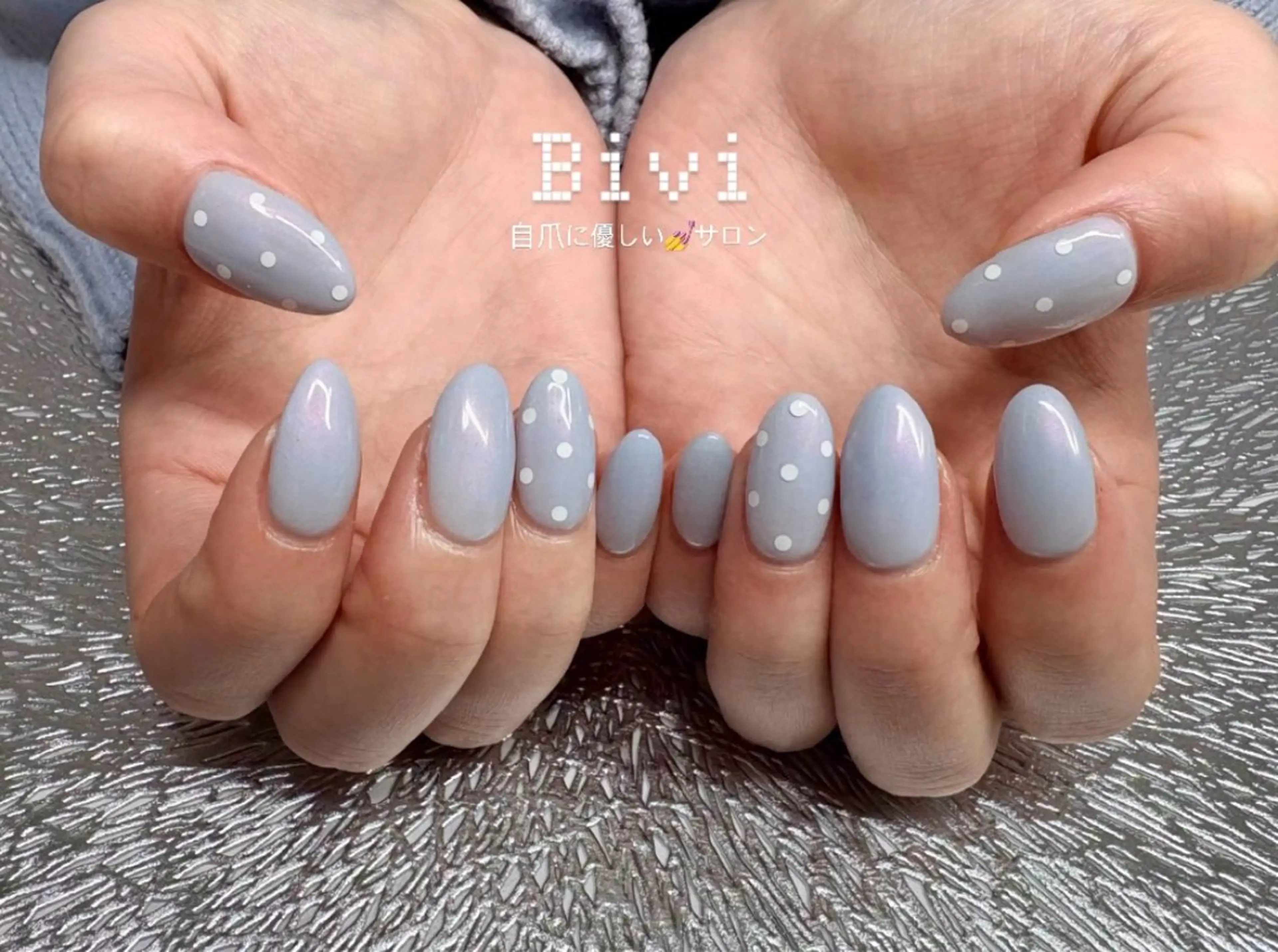 ネイル アートネイル ラメ(グリッター) ミディアムネイル 持ち込み ワンホンネイル ハンドネイル ハンドケア ♡Bivi♡自爪に 優しいネイルサロンのネイルデザイン