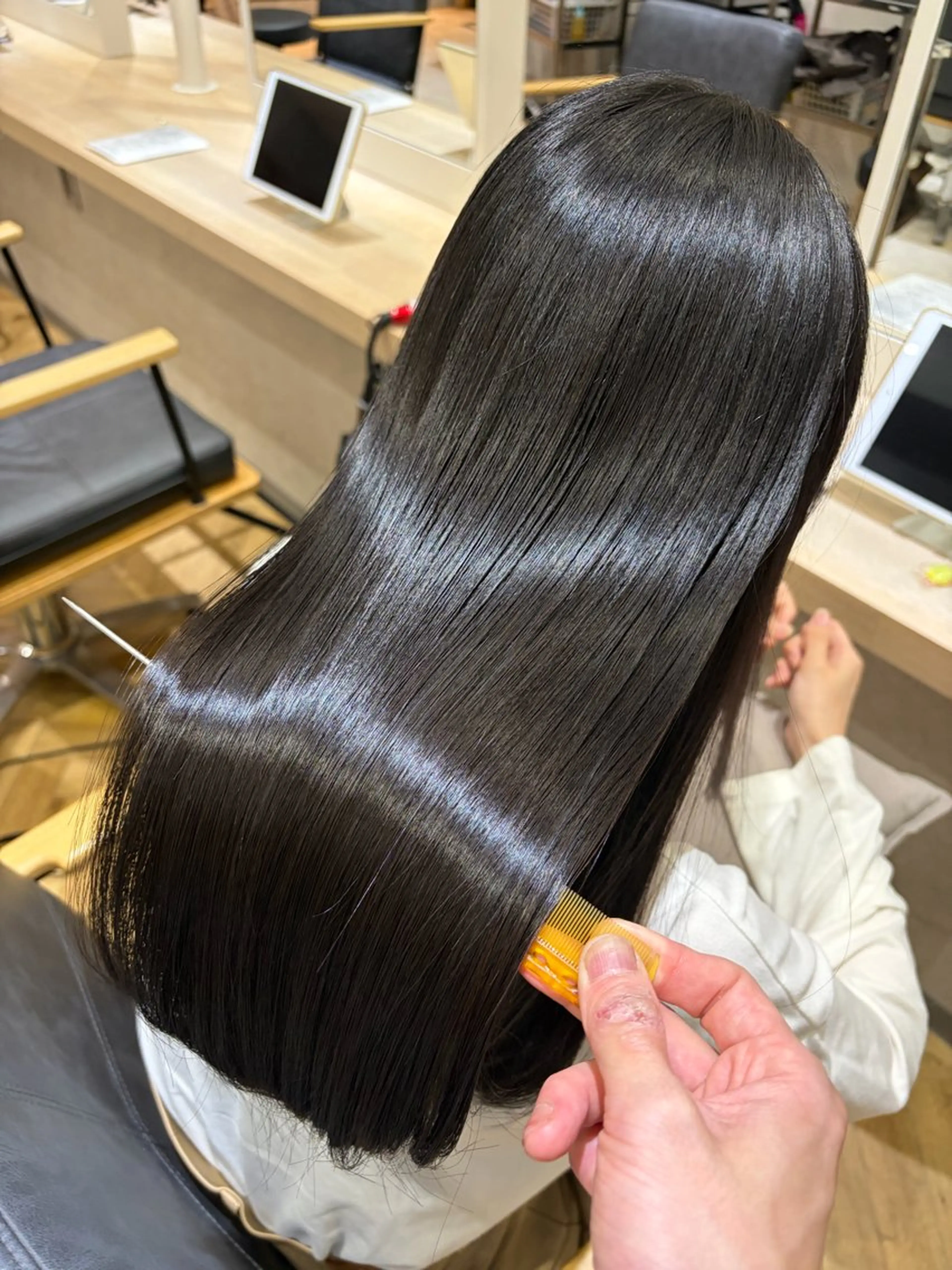 セミロング 髪質改善 縮毛矯正 トリートメント カット 縮毛矯正 トリートメント 松田卓也🌟髪質改善 🌟縮毛矯正🌟艶髪のヘアスタイル