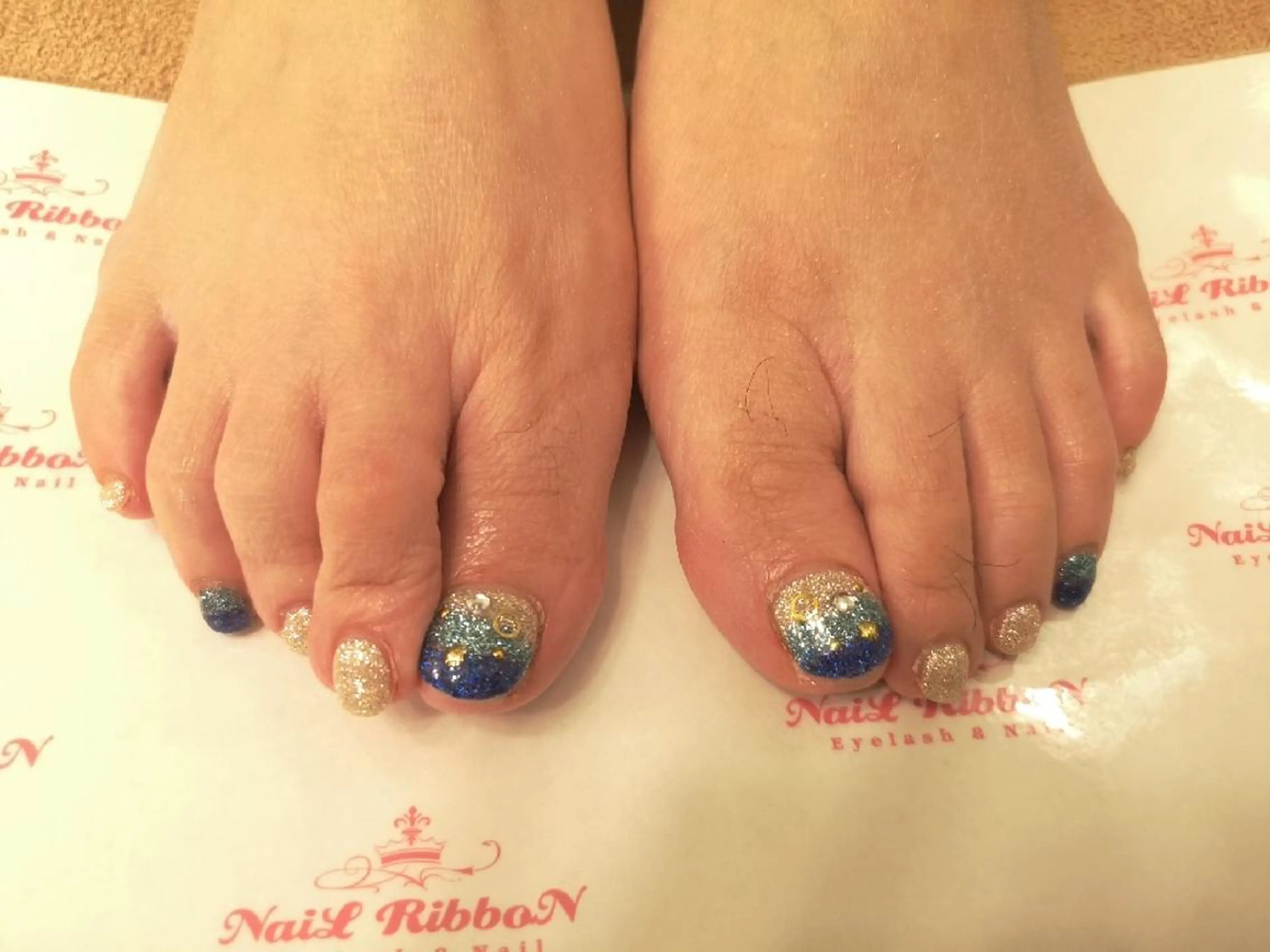 ネイル ネイルリボン 受付スタッフのネイルデザイン