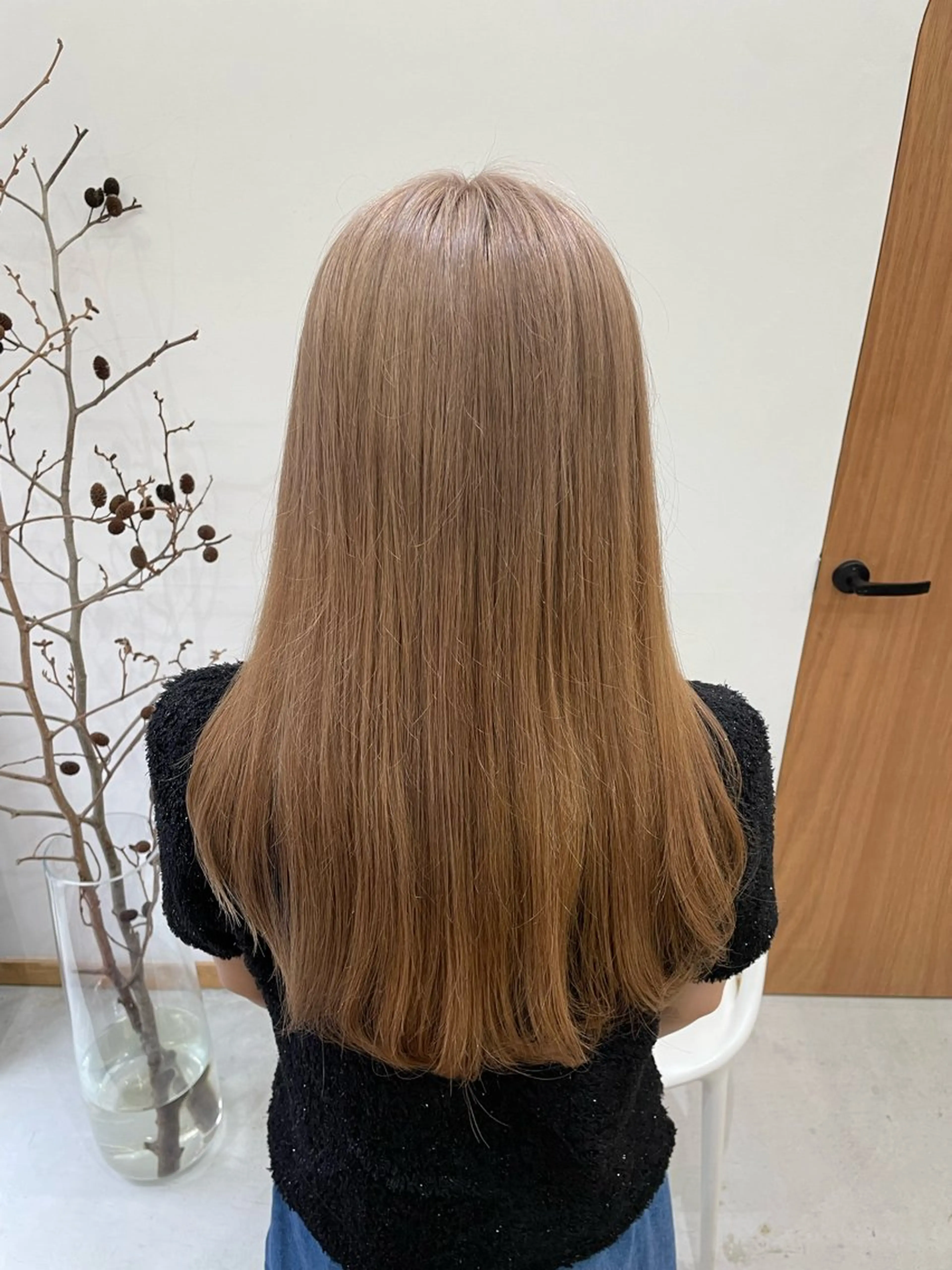 ロング カラー ベージュカラー ブリーチ ミルクティーベージュ カット ヘアカラー 慎太朗/パーマ/ボブ /センターパートのヘアスタイル