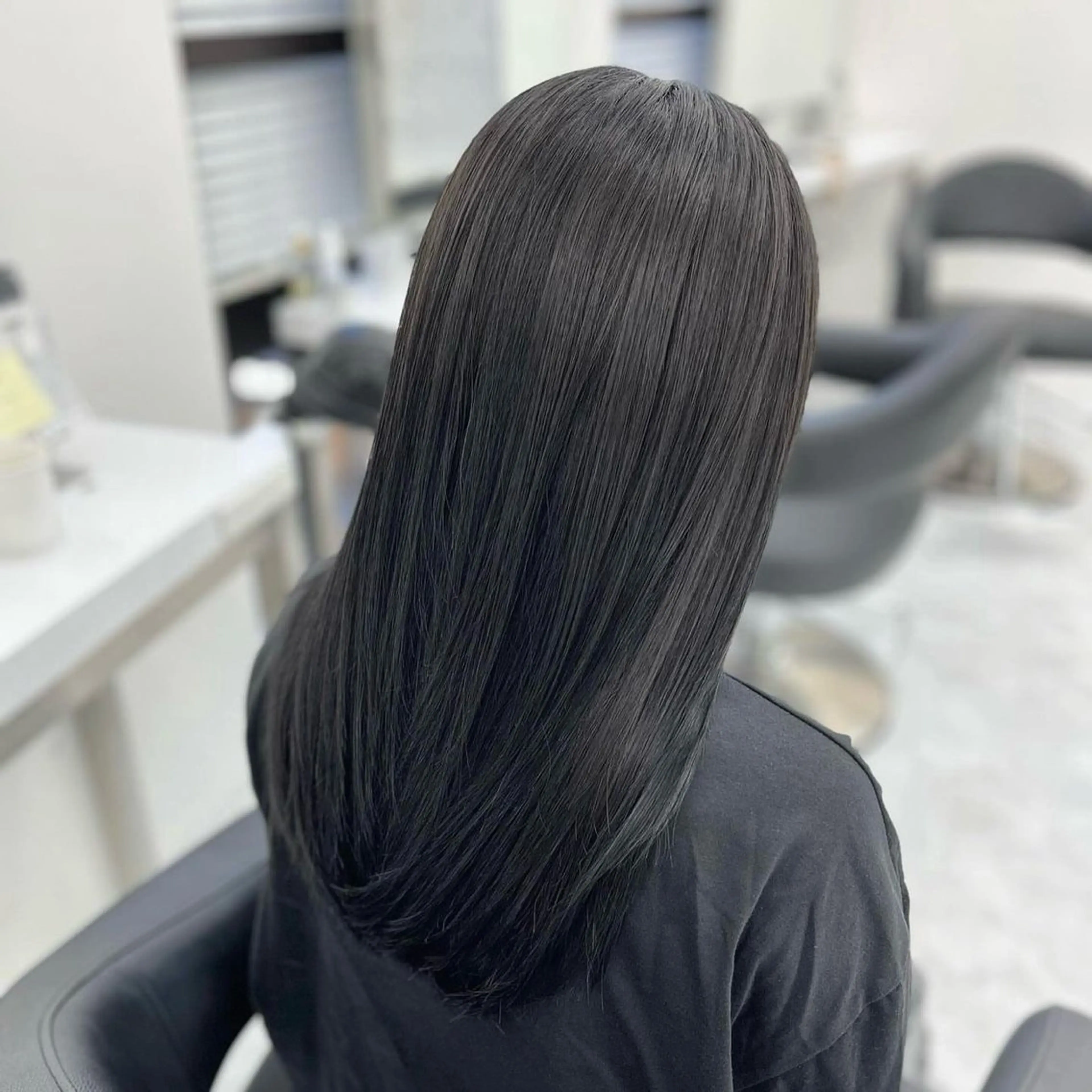 ロング カラー パーマ ヘアアレンジ メンズ キッズ メンズ韓国風 黒髪 ブルーカラー ブルーブラック ブラウンカラー 髪質改善Ⅰ透明感 艶カラーⅠたつやのヘアスタイル