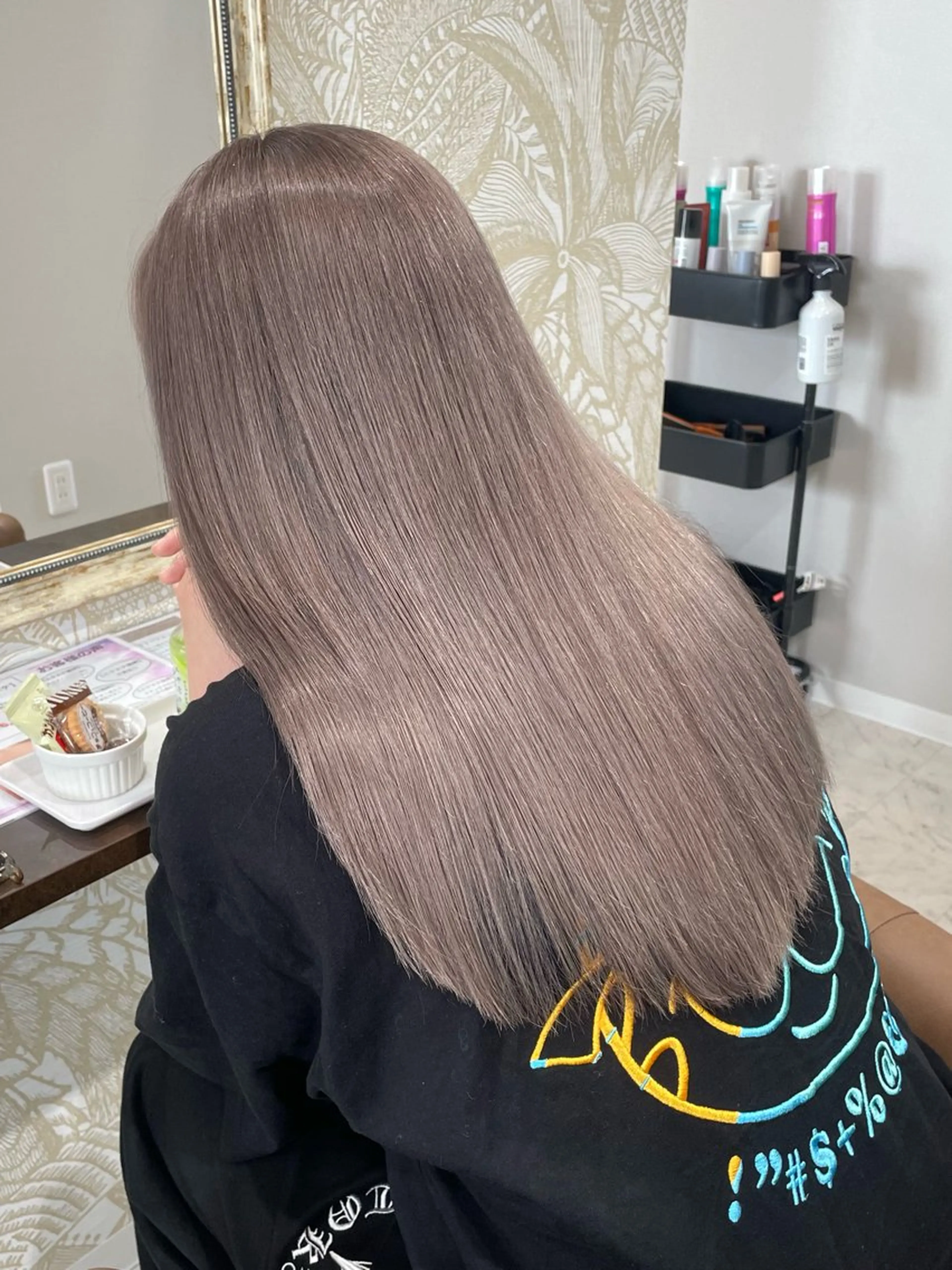 ロング カラー グレージュ ハイトーンカラー ハイトーングレージュ カット ヘアカラー moe🥣ﾚｲﾔｰ ｶｯﾄ/透明感ｶﾗｰのヘアスタイル