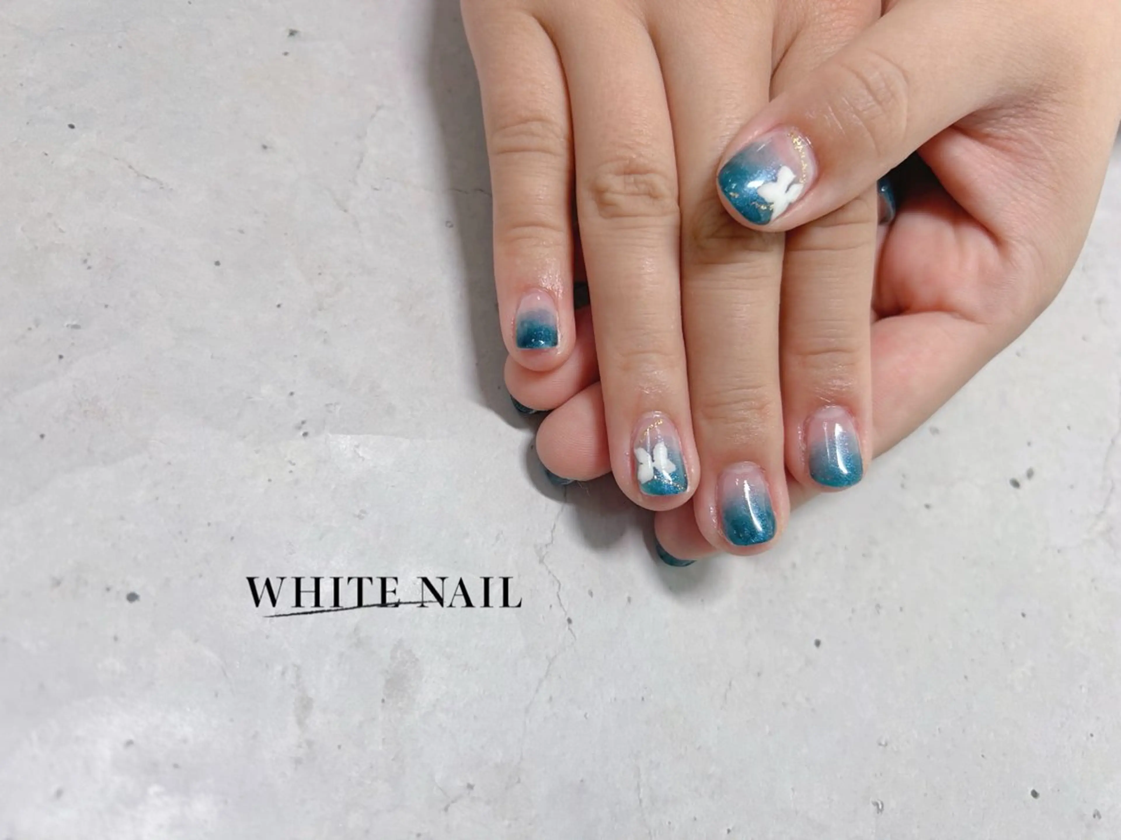 ネイル シンプルネイル ハンドネイル WHITE NAIL ホワイトネイルのネイルデザイン
