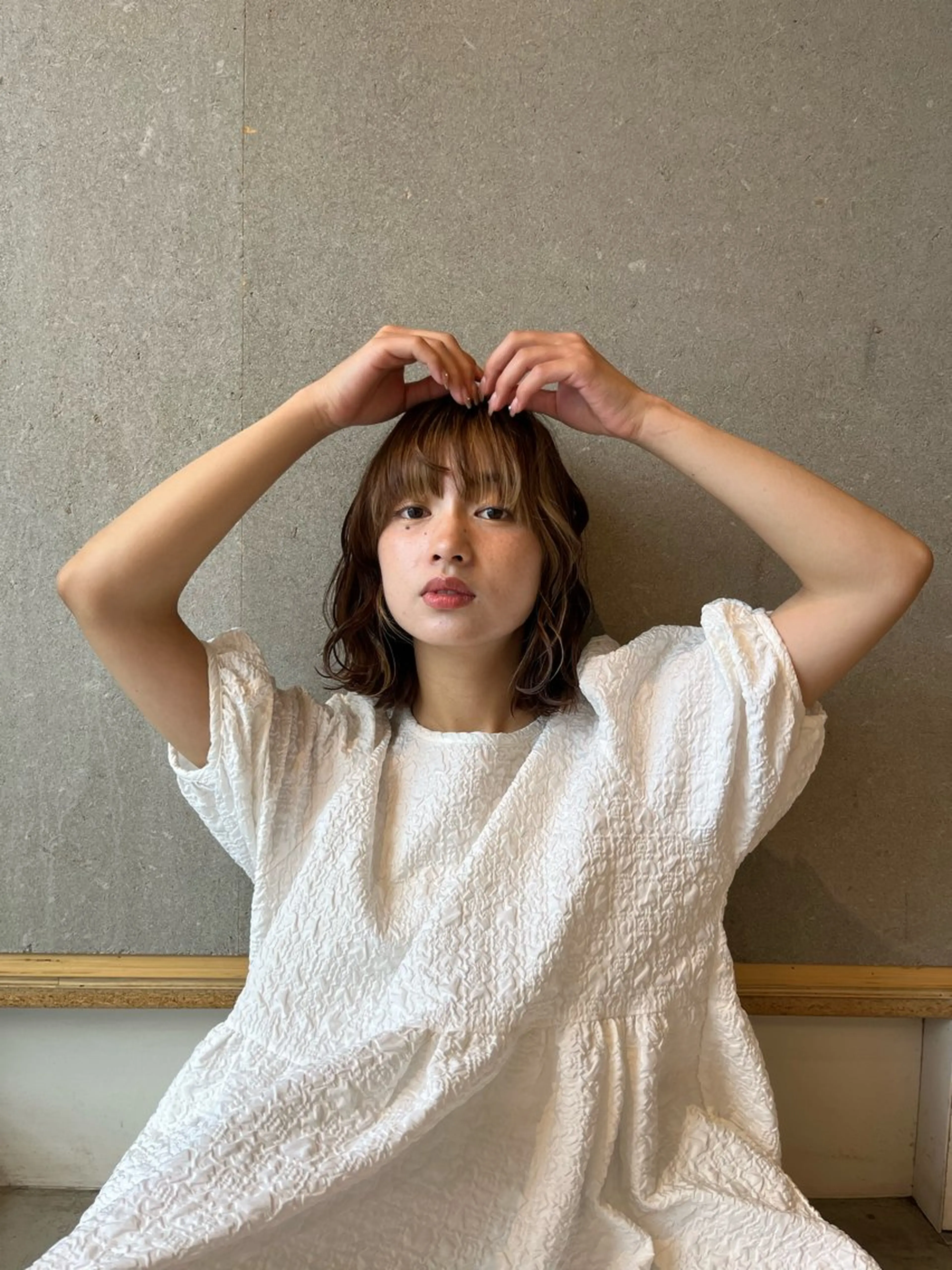 ミディアム カラー 艶髪ブリーチ/レイヤ ー/竹本幸希のヘアスタイル