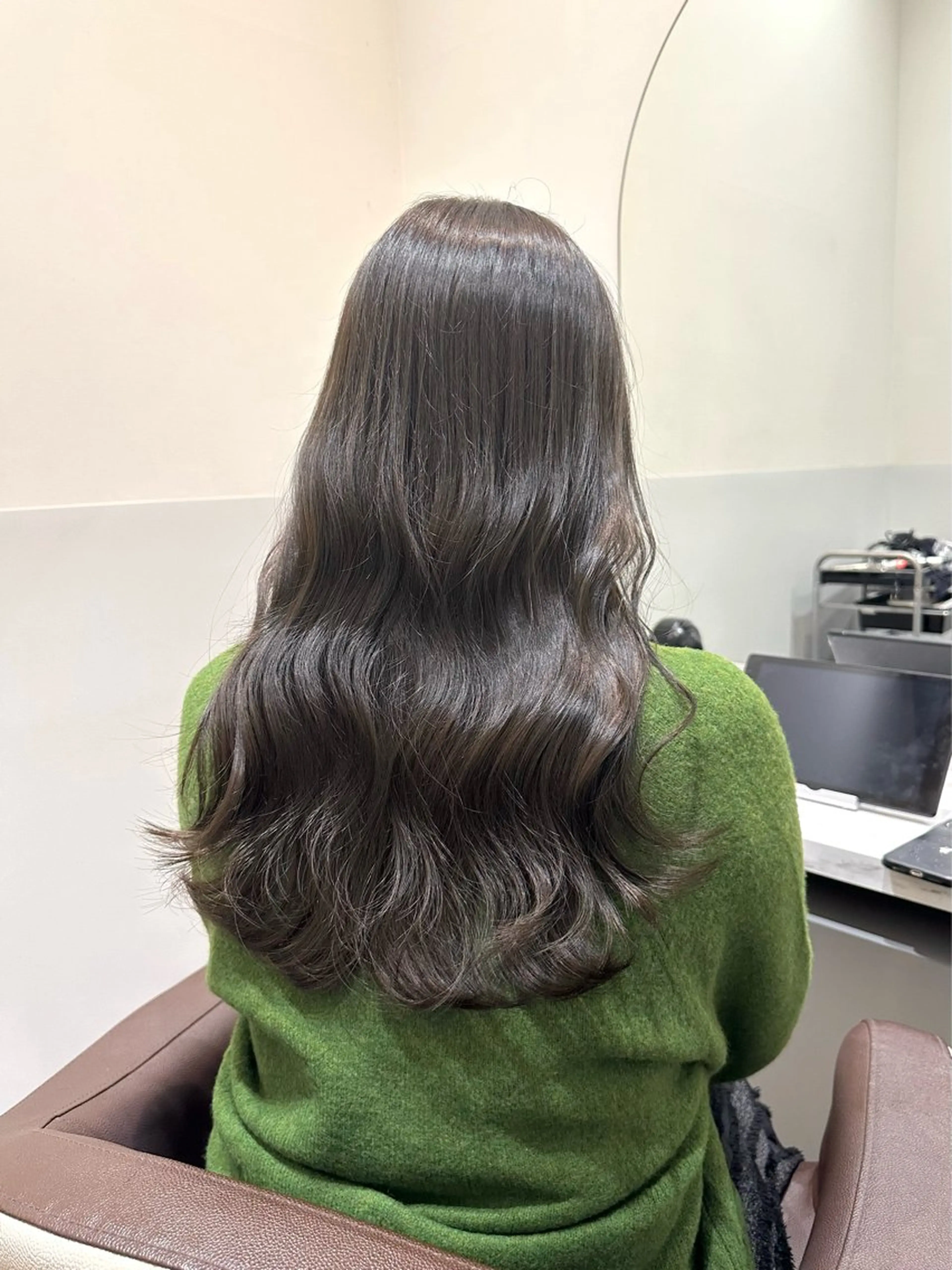 セミロング カラー ブリーチ グレージュ ブリーチなしカラー オリーブグレージュ オリーブグレー カット ヘアカラー トリートメント 矢野 晃平のヘアスタイル