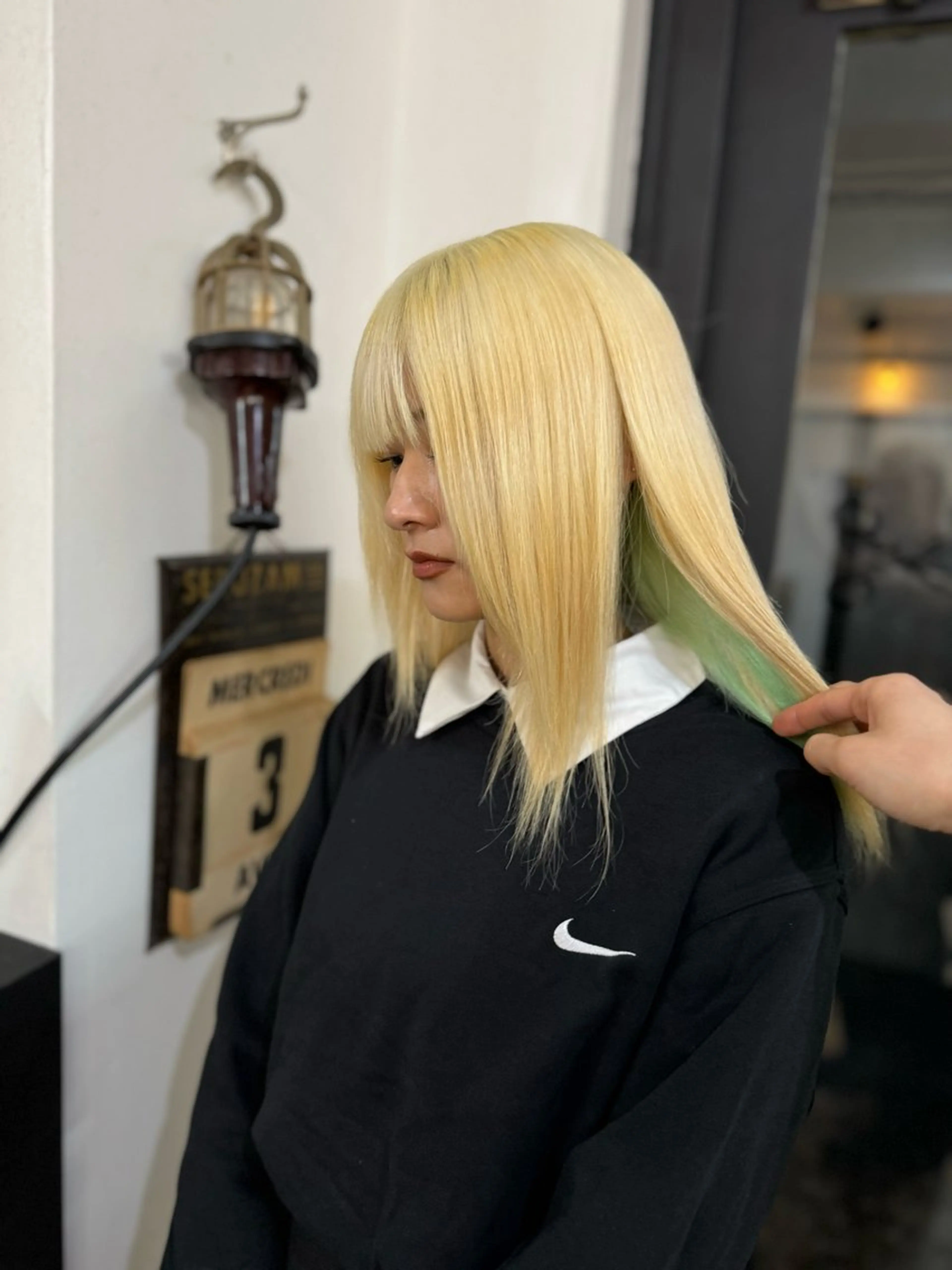 カラー 抜きっぱなしブロンド ブロンド デザインカラー インナーカラー ヘアカラー ブリーチカラーモデル 募集中/ リョウスケのヘアスタイル