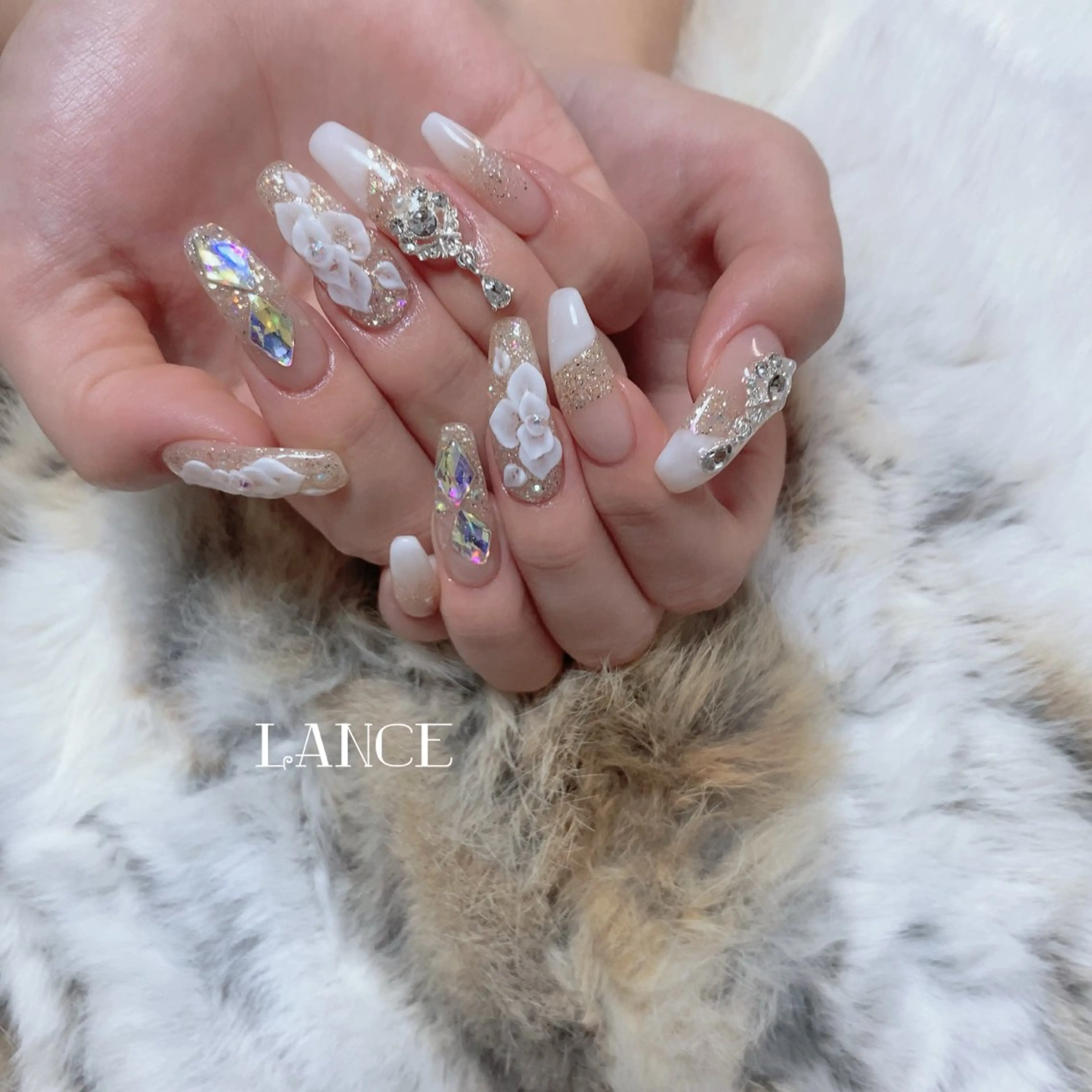 ネイル オーロラネイル フレンチネイル キラキラネイル ニュアンスネイル ピンク ハンドネイル Lance nailのネイルデザイン