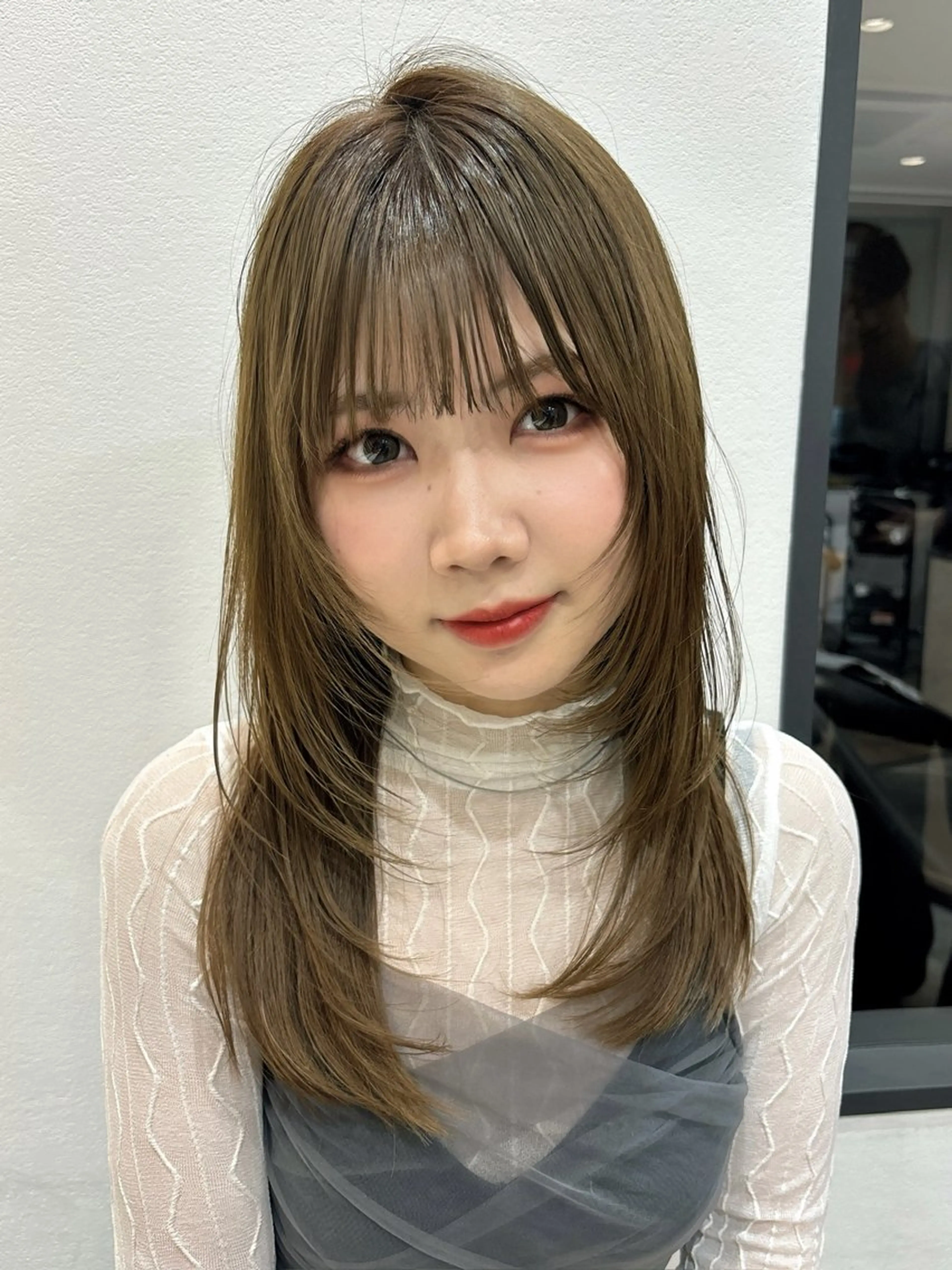 ロング 顔まわりレイヤー 顔周りカット ハイレイヤー レイヤーカット ローレイヤー カット ヘアカラー MOMOHA/ 🍑レイヤーカットのヘアスタイル