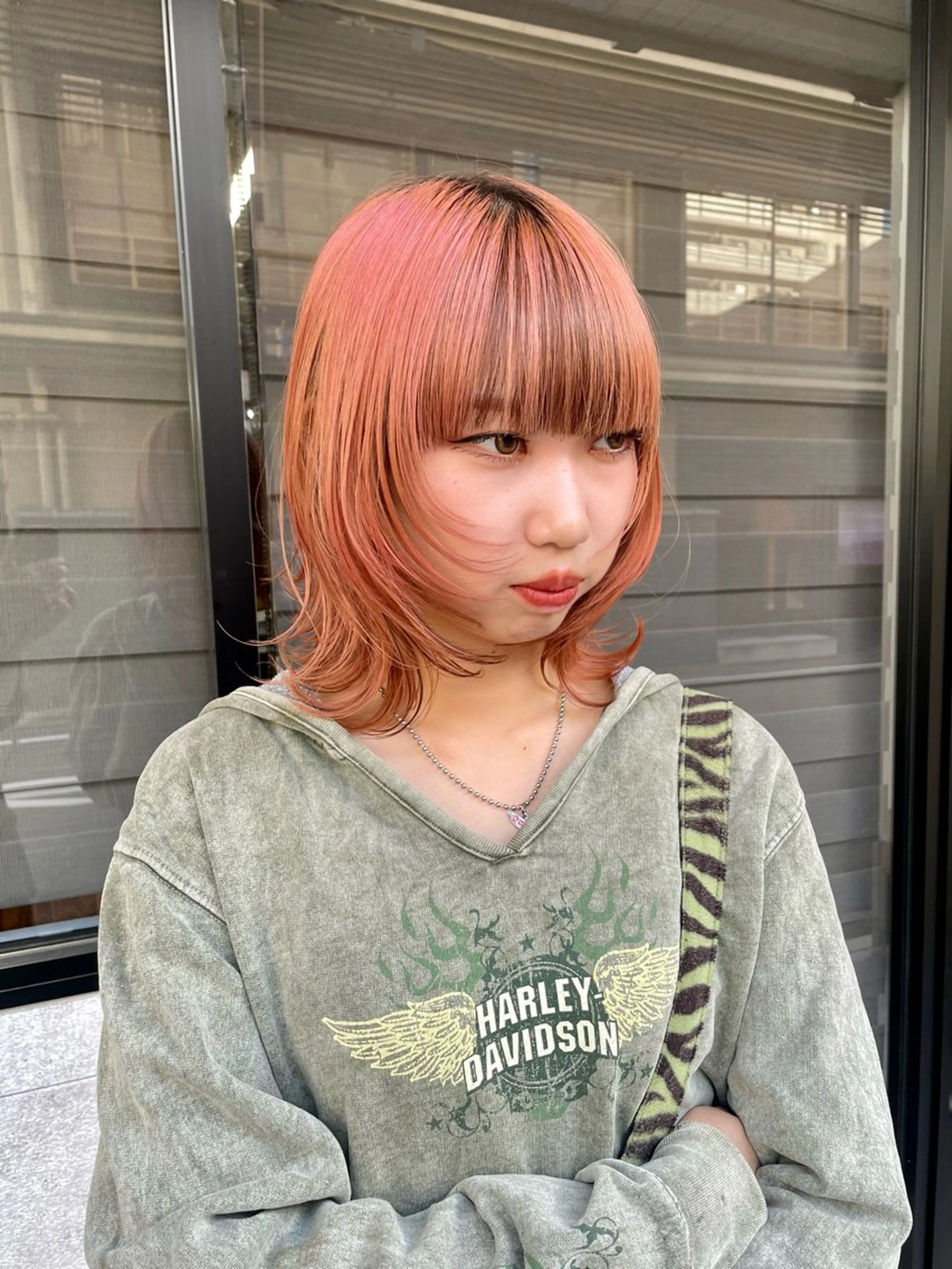 ミディアム カラー ウルフカット マツダ レンのヘアスタイル