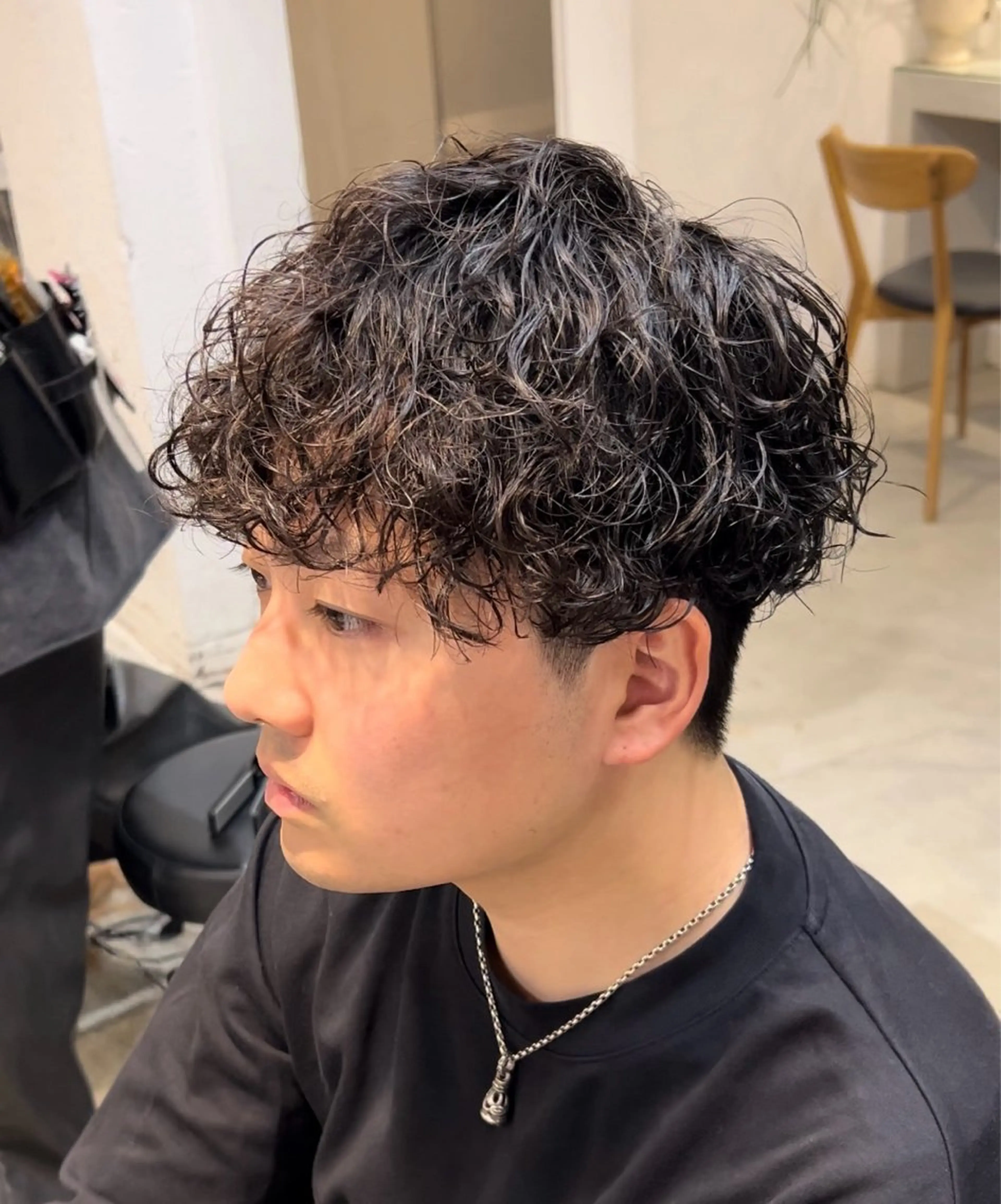 パーマ メンズ ビジネス センターパート フェードカット フェザーパーマ メンズ韓国風 メンズパーマ特化 💈藤田晃志のヘアスタイル