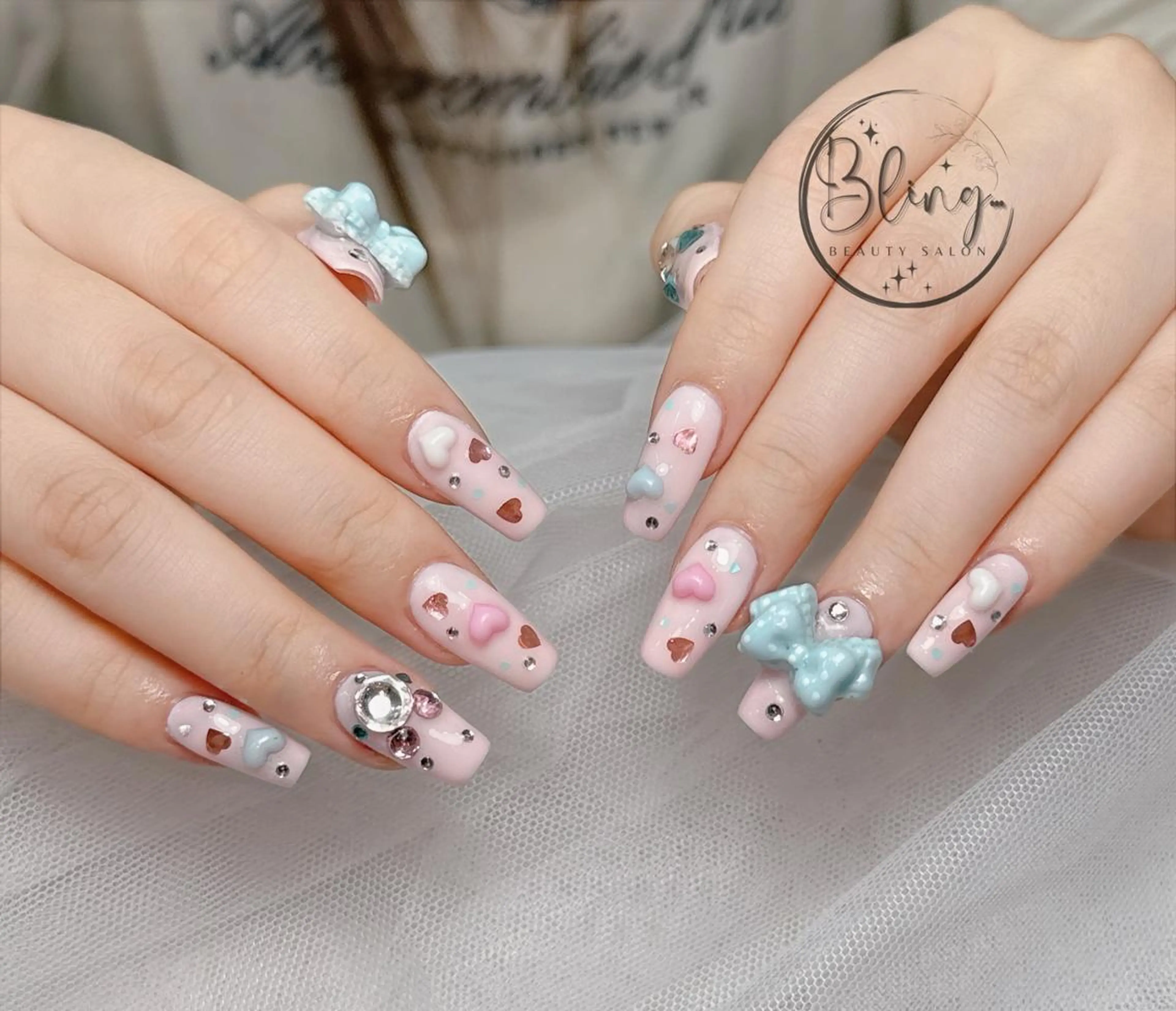 ロング カラー ベージュカラー グラデーションカラー ピンクカラー 韓国風ヘア ハンドネイル Bling Salonのネイルデザイン