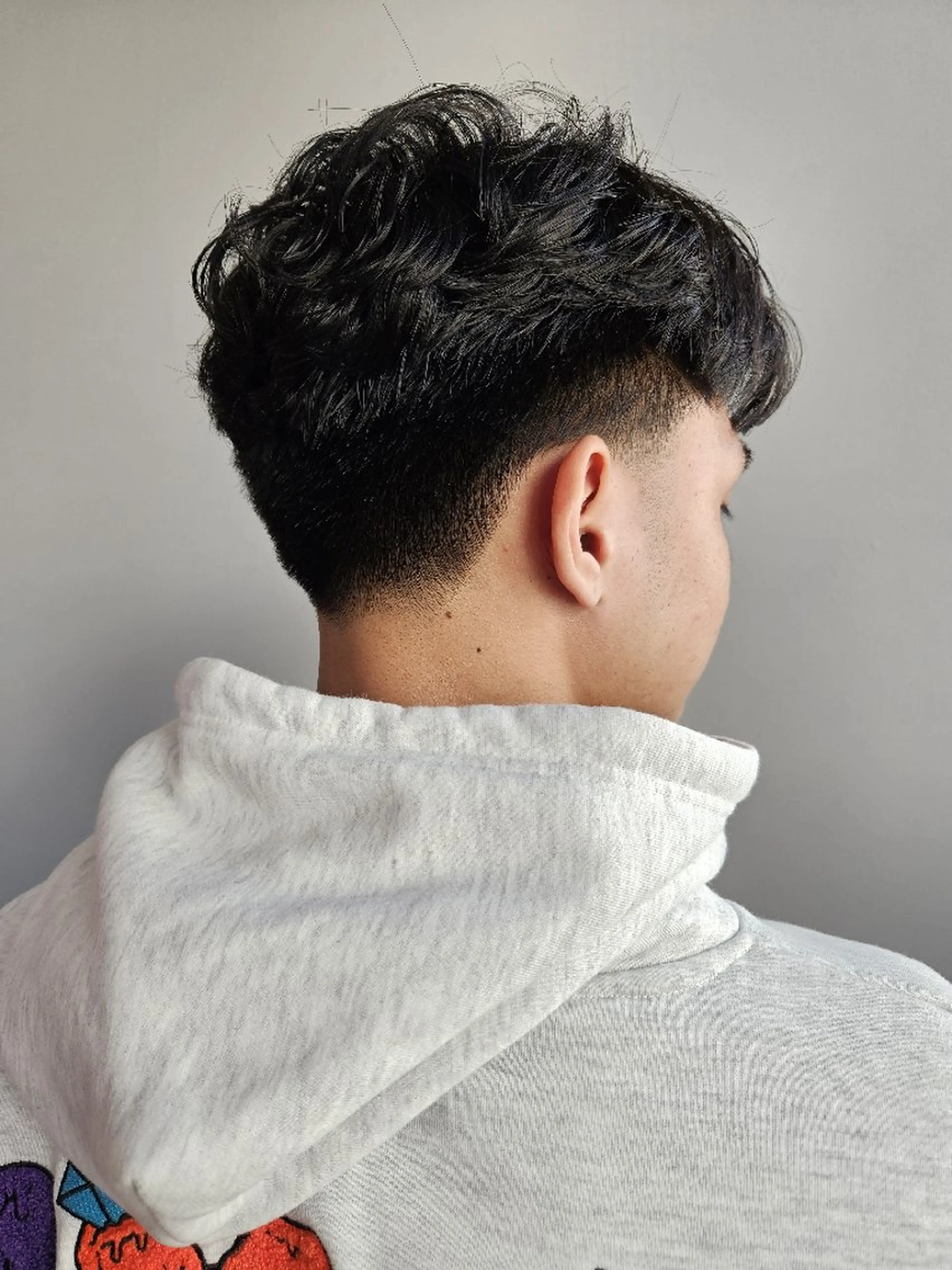 ショート メンズ パーマ フェードカット メンズパーマ スペインカール スパイラルパーマ 成瀬 弘光のヘアスタイル