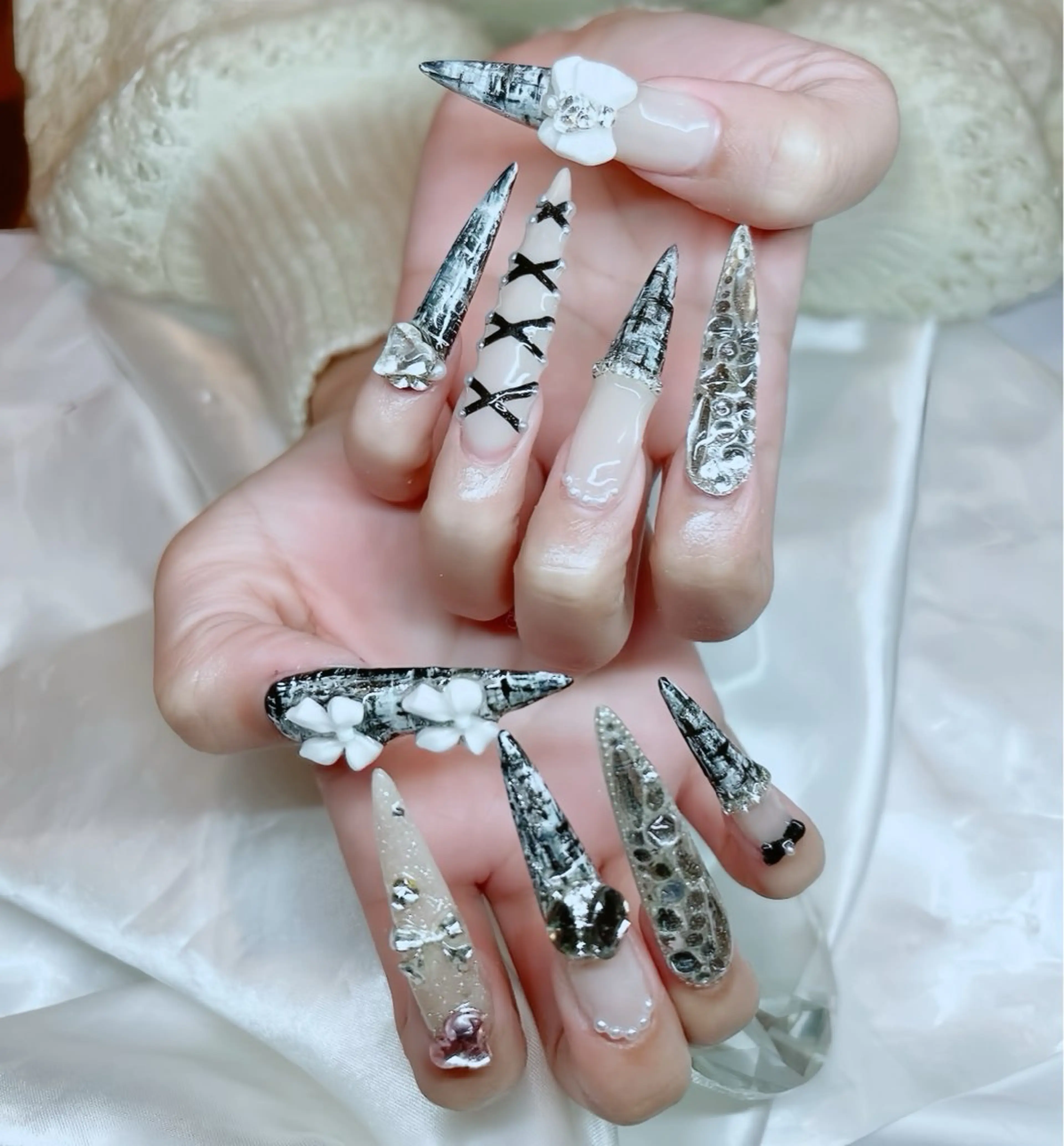 ネイル ボルドー フレンチネイル グラデーション キラキラネイル 韓国ネイル ハンドネイル Rin Nail 新大久保店のネイルデザイン