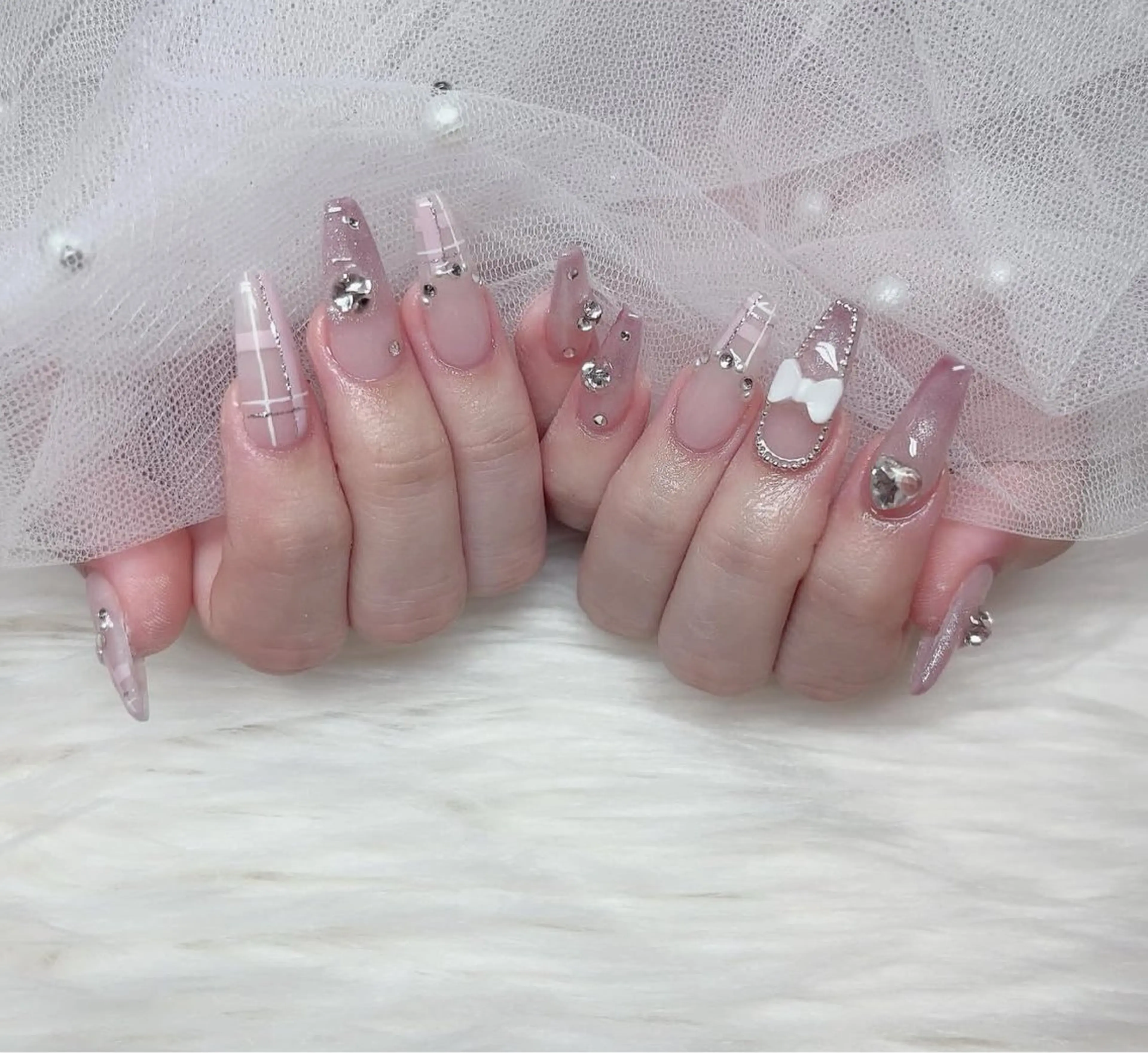 ネイル アートネイル グラデーション キラキラネイル ニュアンスネイル オフィスネイル ハンドネイル Amee Nail Salonのネイルデザイン